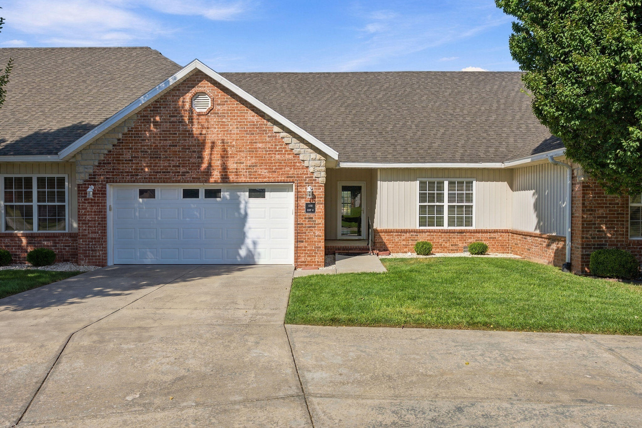Photo 2 - Residential for sale – 1354 N Sandy Creek   Nixa, MO
