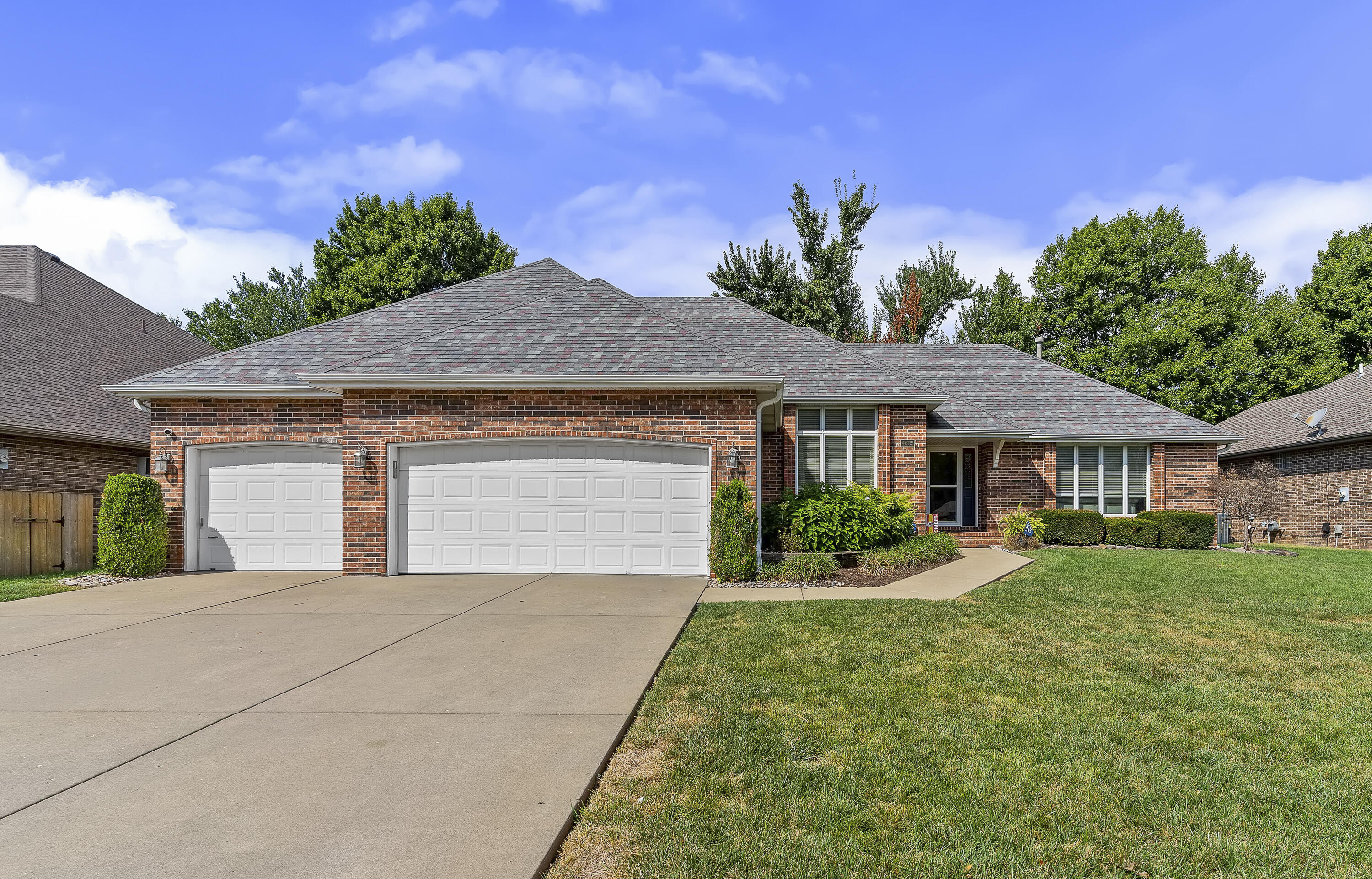 Photo 2 - Residential for sale – 4625 S Turnberry Avenue  Springfield, MO