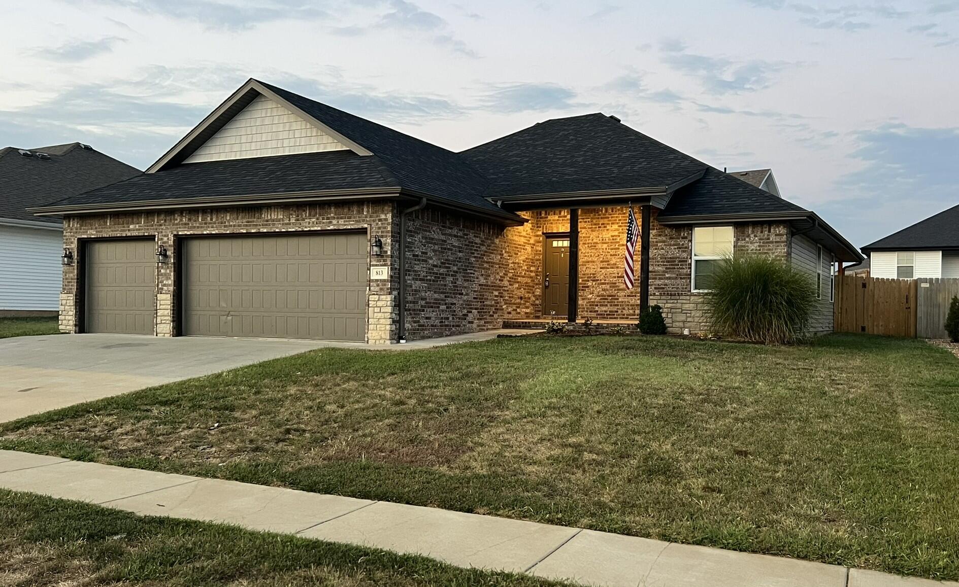Photo 4 - Residential for sale – 813 S Ridgemont Drive  Nixa, MO