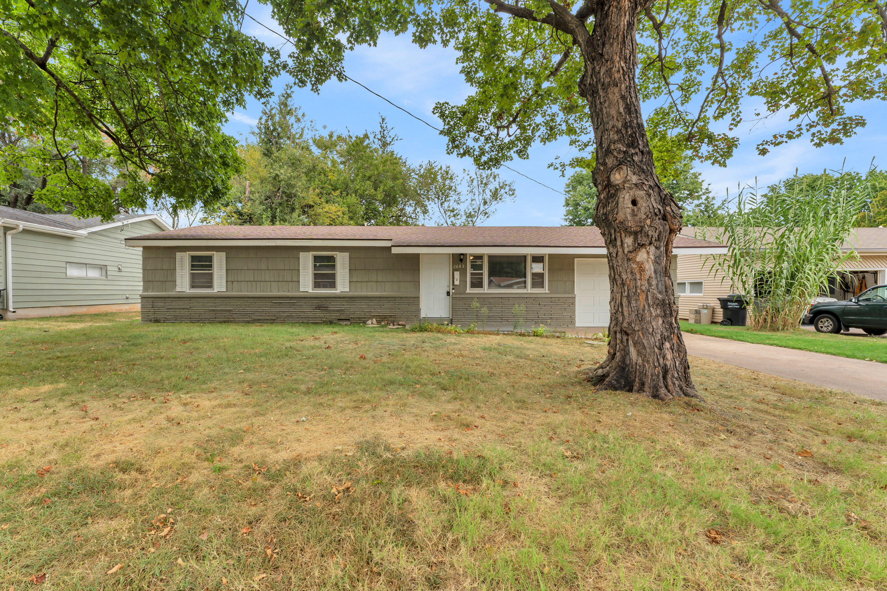 Photo 2 - Residential for sale – 2643 E Belmont Street  Springfield, MO