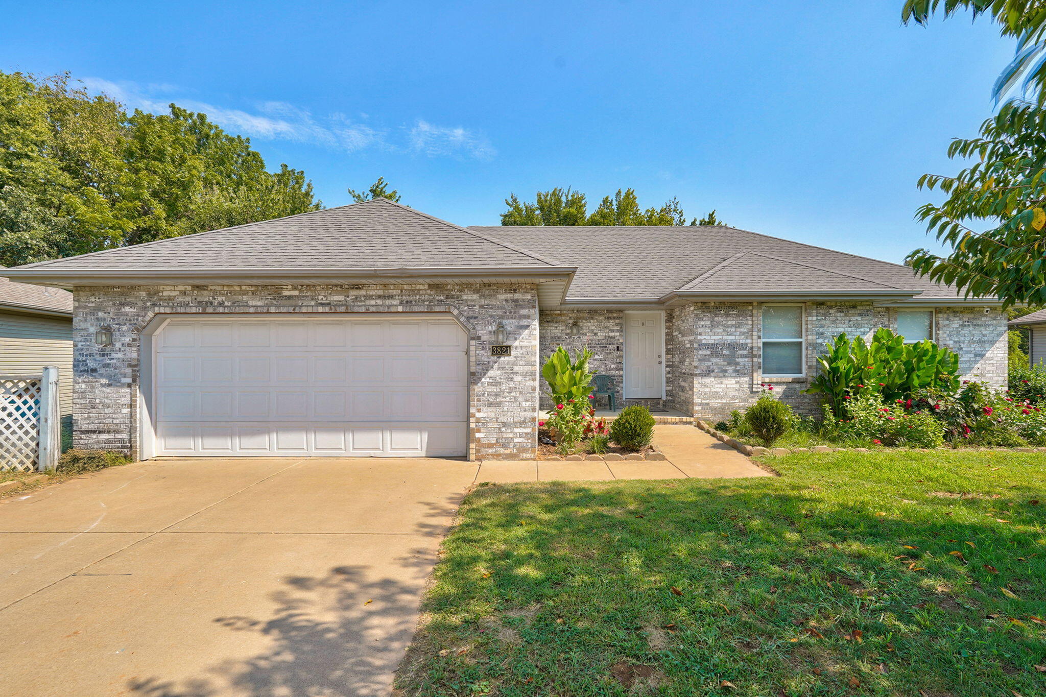 Photo 2 - Residential for sale – 3821 W Lark Street  Springfield, MO