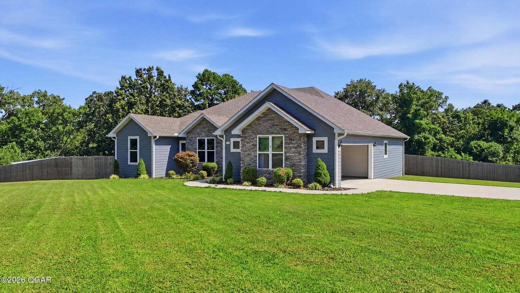 Photo 3 - Residential for sale – 43  Oakridge Drive  Pineville, MO