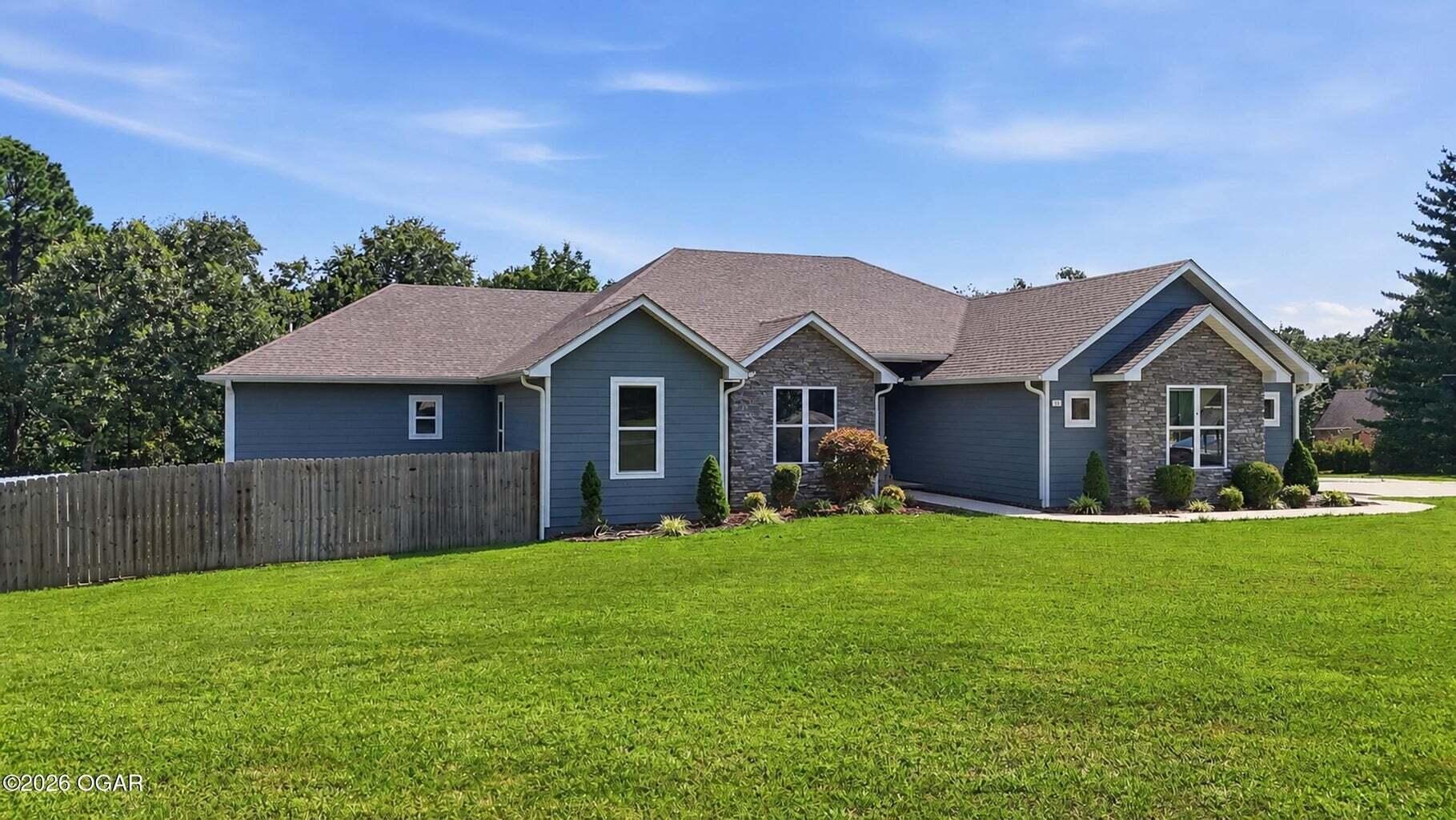 Photo 4 - Residential for sale – 43  Oakridge Drive  Pineville, MO