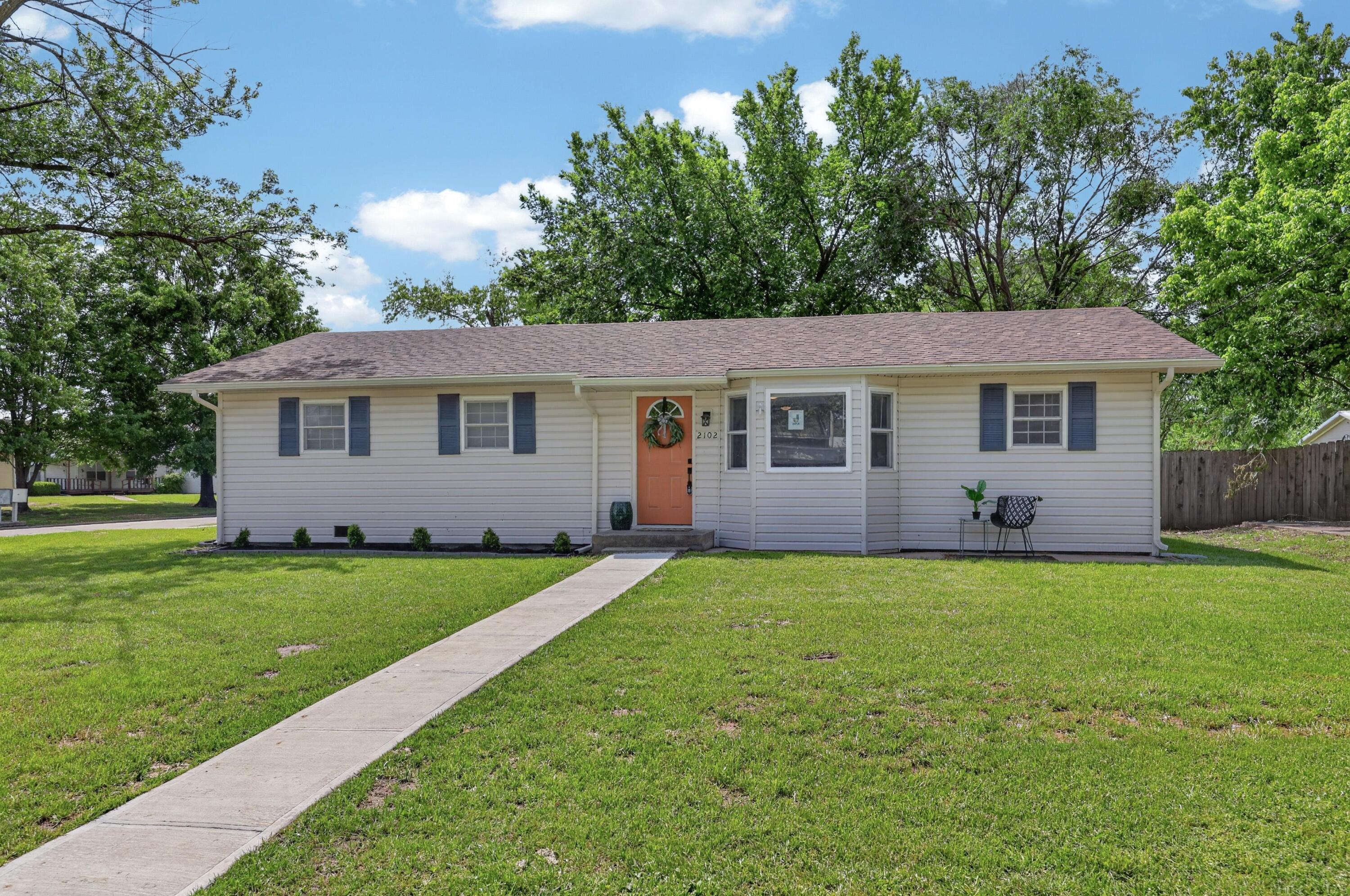 Photo 2 - Residential for sale – 2102 W 12th Street  Joplin, MO