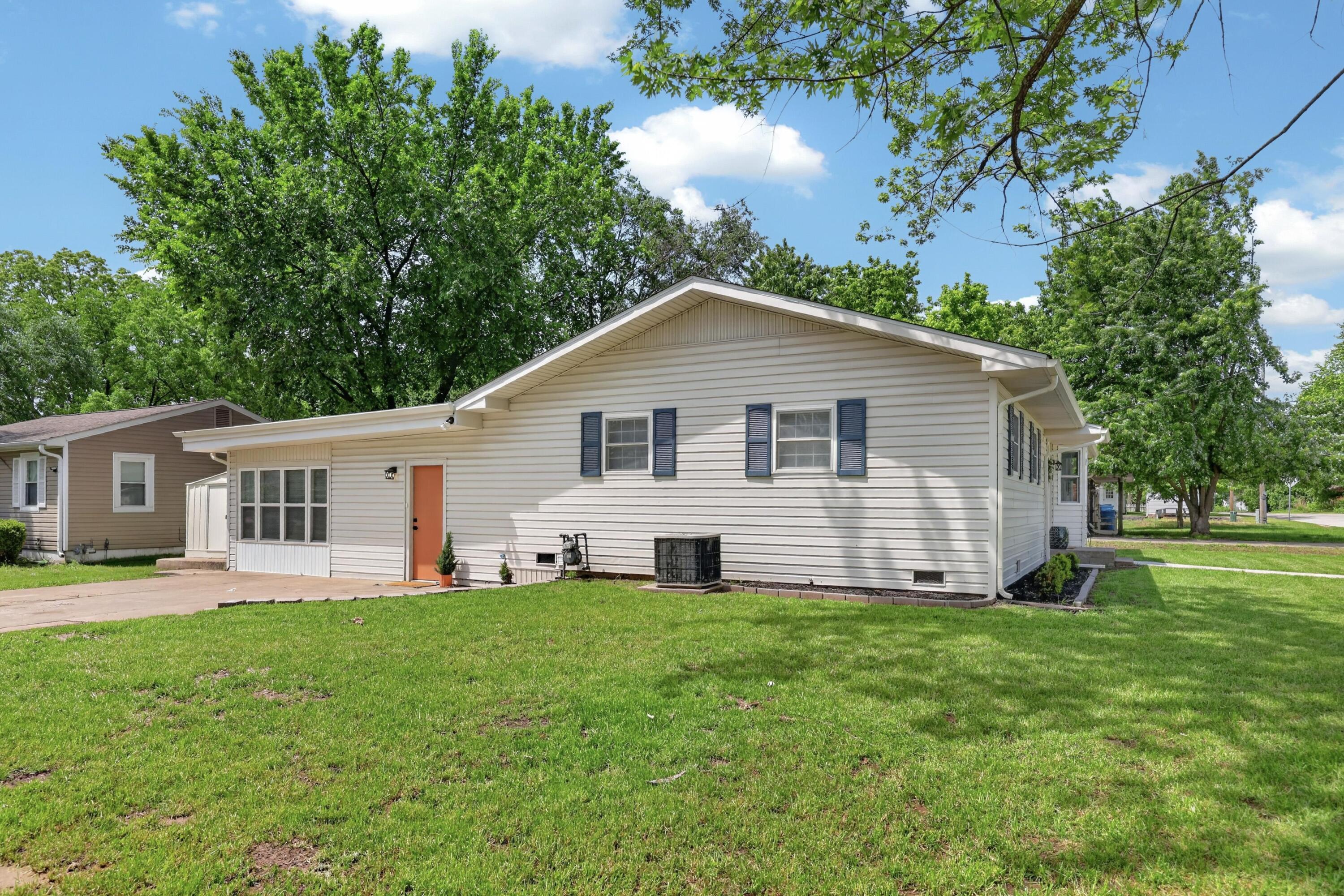 Photo 3 - Residential for sale – 2102 W 12th Street  Joplin, MO