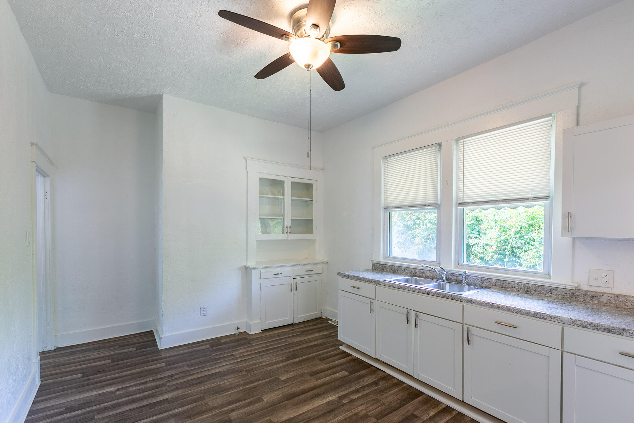 Photo 5 - Commercial Sale for sale – 2121 W College Street  Springfield, MO