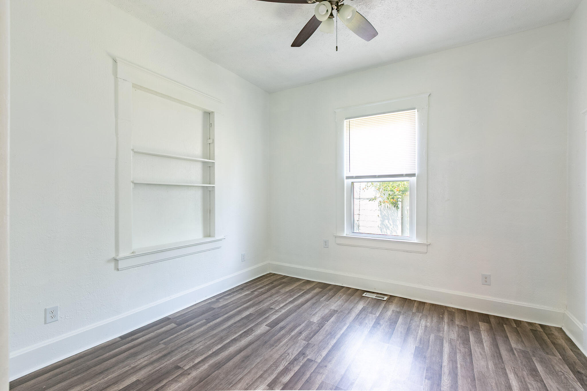 Photo 6 - Commercial Sale for sale – 2121 W College Street  Springfield, MO