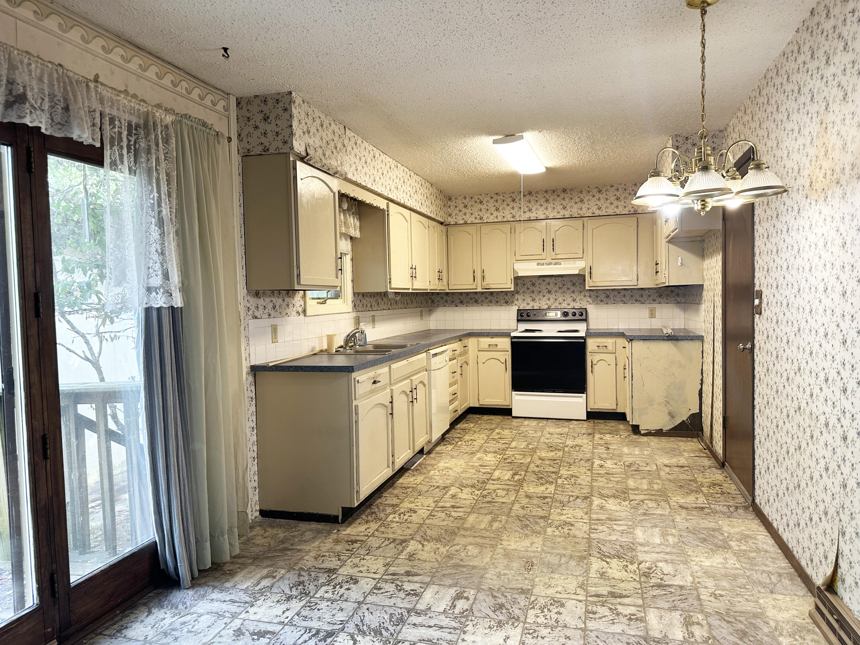 Photo 6 - Residential for sale – 5758 S Kimbrough Avenue  Springfield, MO