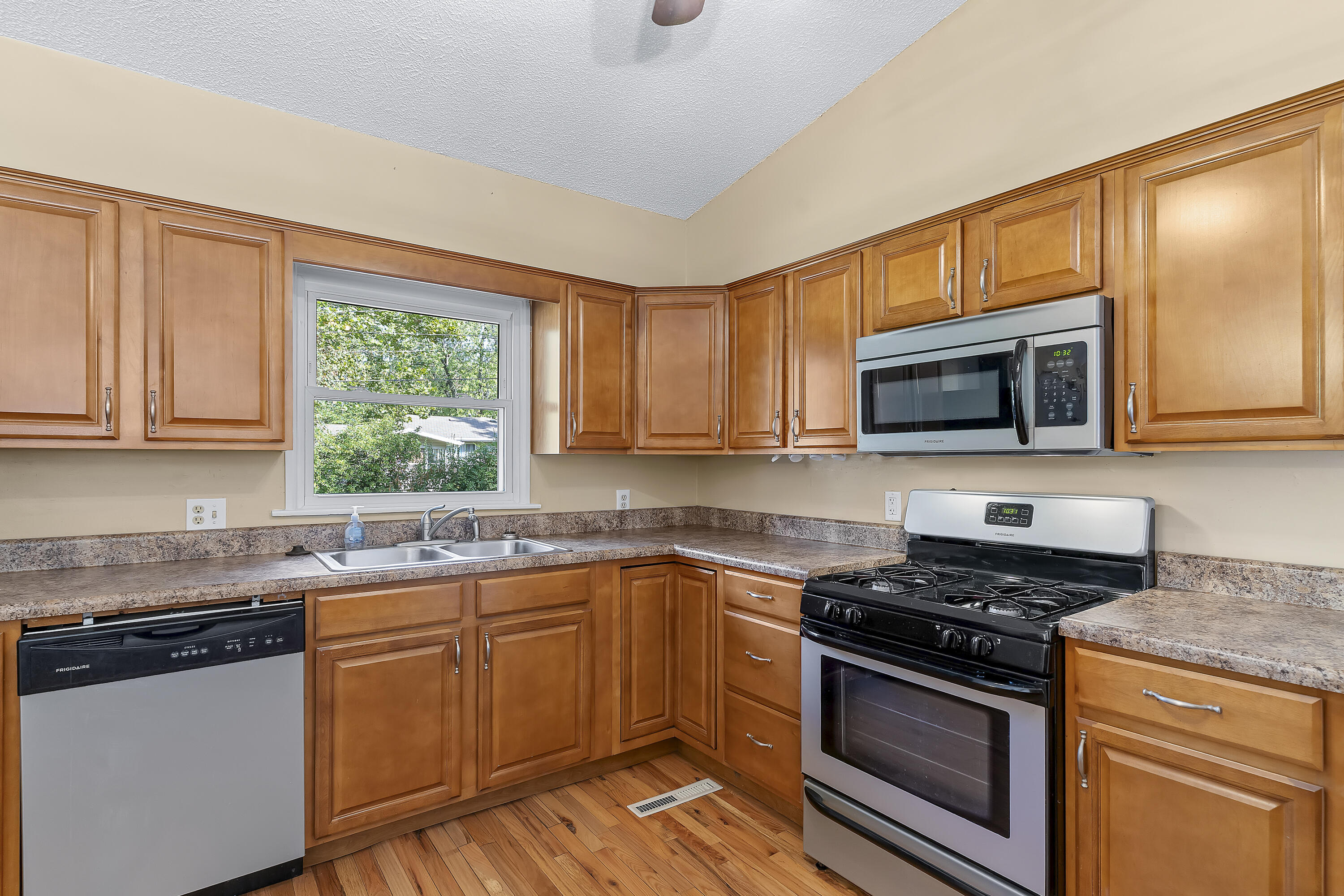 Photo 17 - Residential for sale – 701 E Edgewood Street  Springfield, MO