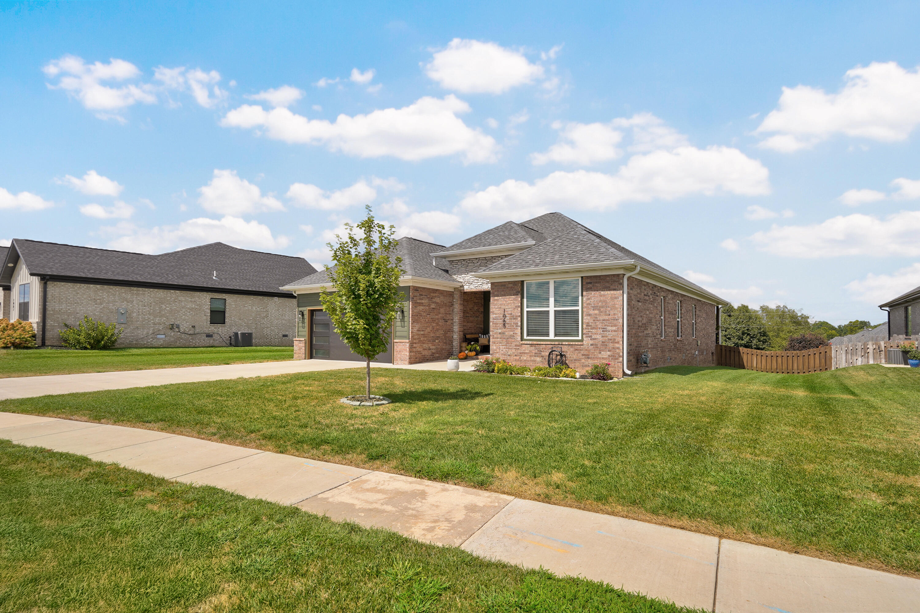 Photo 3 - Residential for sale – 1065 W Gaslight Drive  Springfield, MO