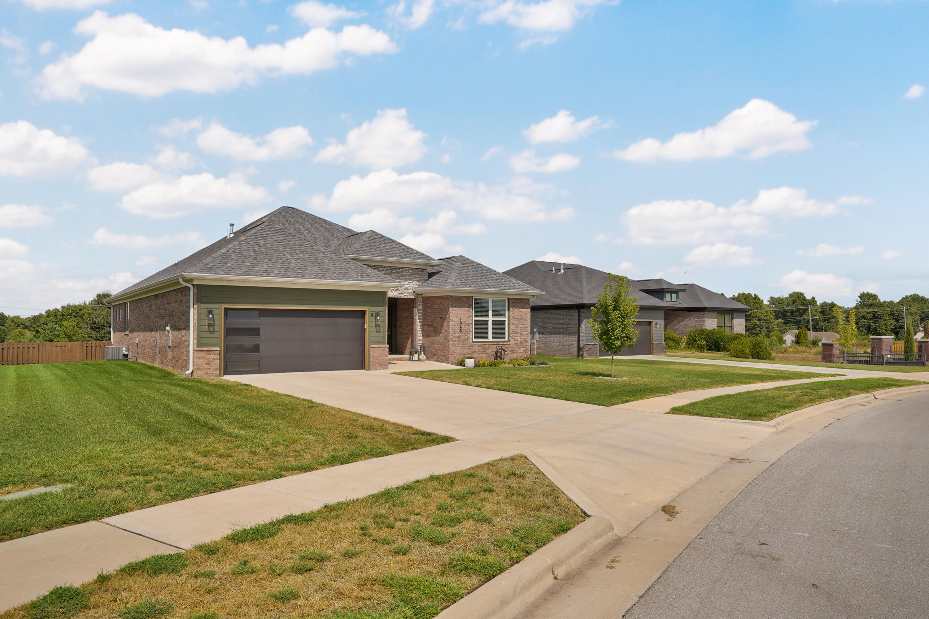 Photo 2 - Residential for sale – 1065 W Gaslight Drive  Springfield, MO