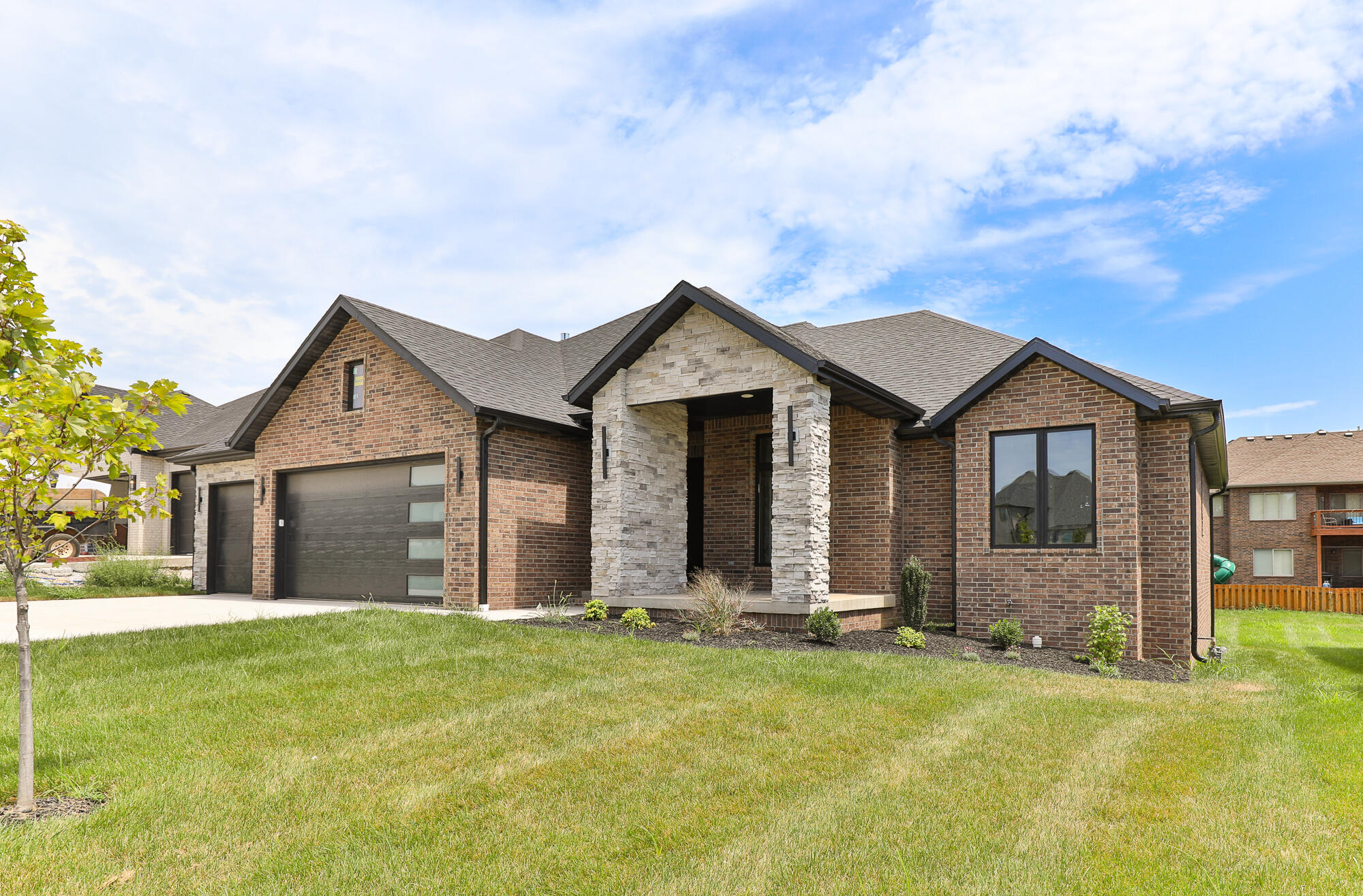 Photo 2 - Residential for sale – 2038 N Silver Charm Avenue  Springfield, MO