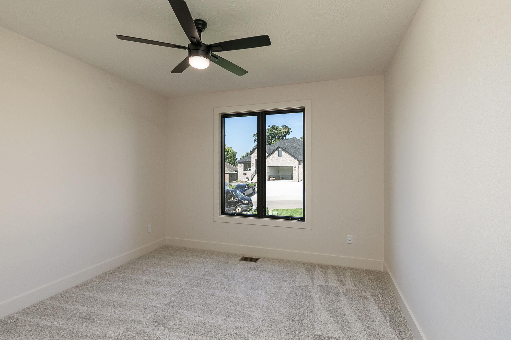 Photo 27 - Residential for sale – 2016 N Silver Charm Avenue  Springfield, MO