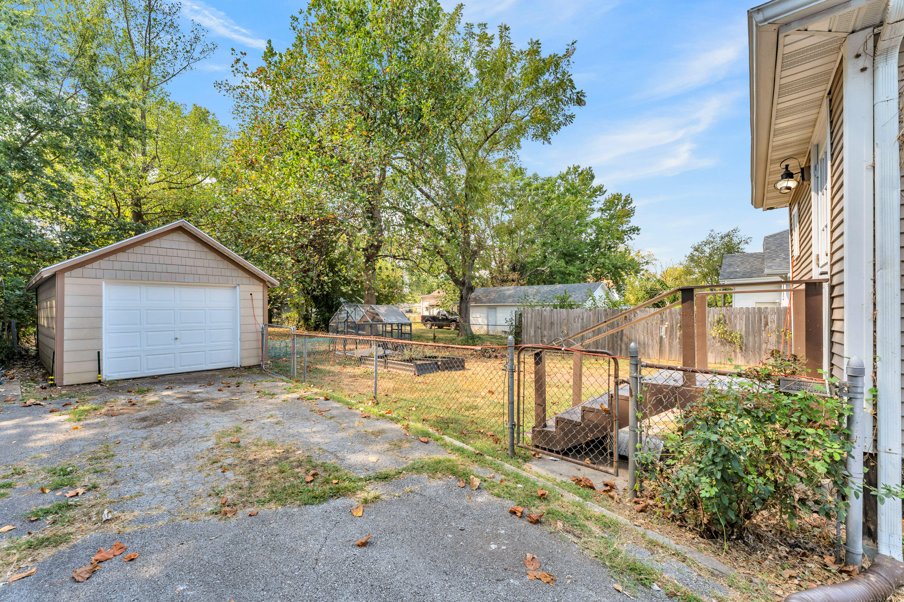 Photo 5 - Residential for sale – 1040 W State Street  Springfield, MO