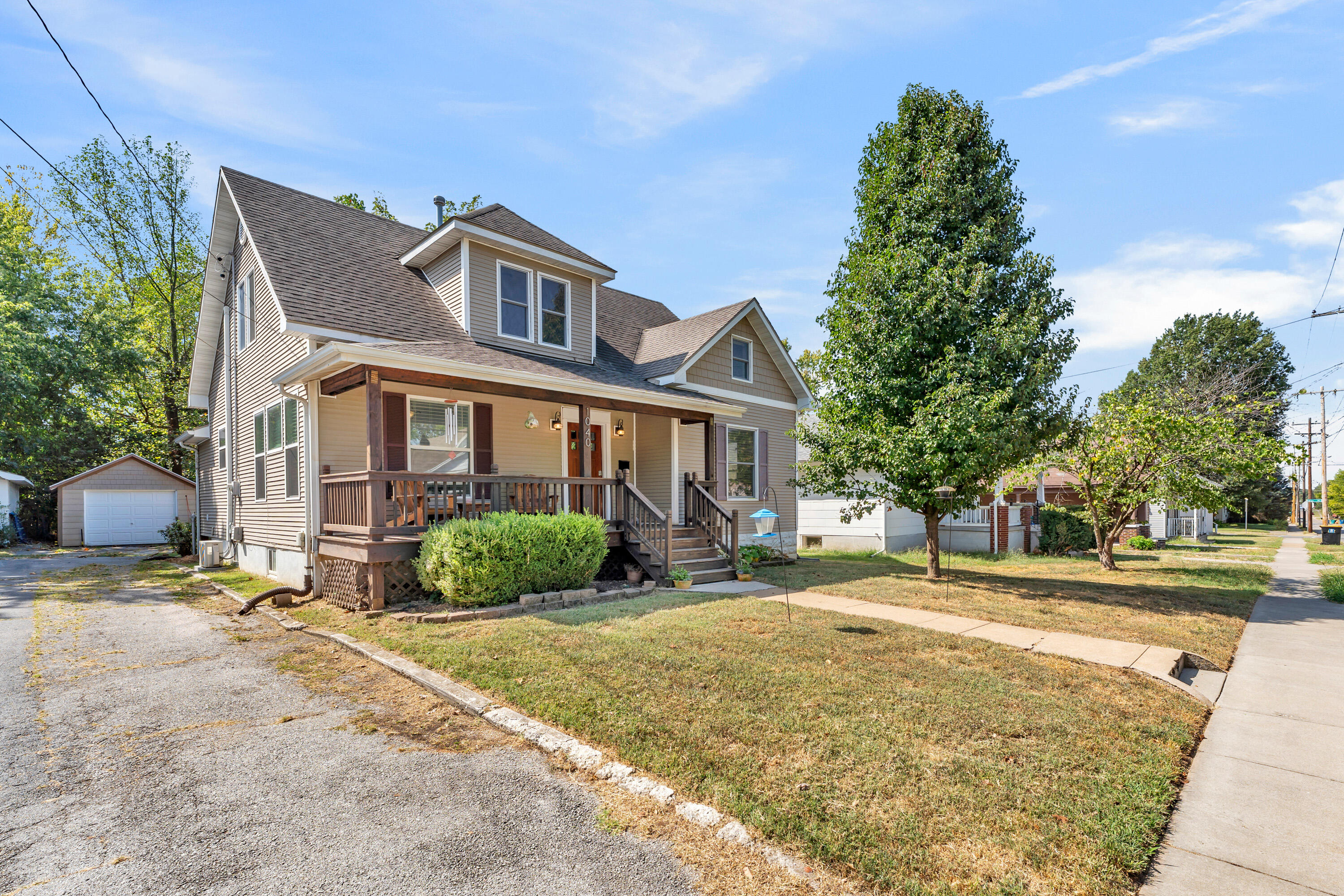 Photo 2 - Residential for sale – 1040 W State Street  Springfield, MO