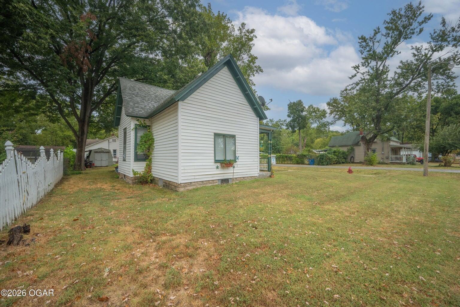 Photo 5 - Residential for sale – 303  Ottawa Street  Seneca, MO