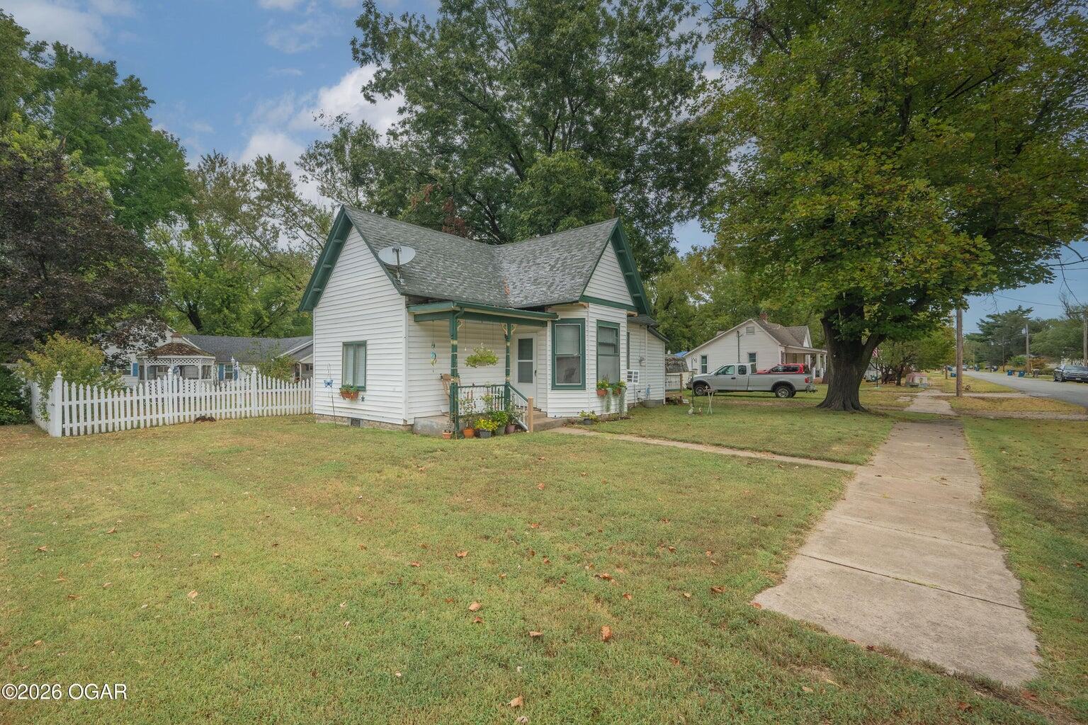 Photo 3 - Residential for sale – 303  Ottawa Street  Seneca, MO