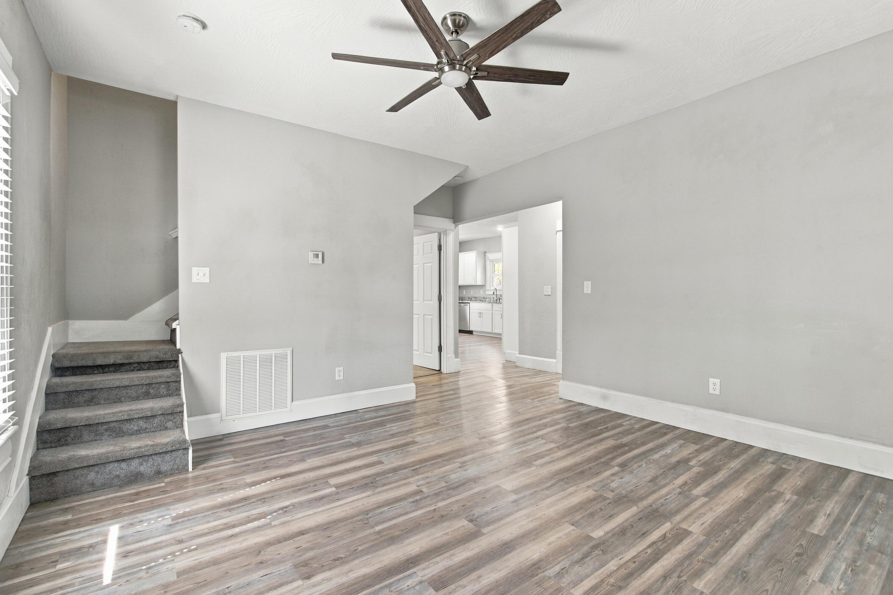 Photo 7 - Residential for sale – 107 N Public Avenue  Clever, MO