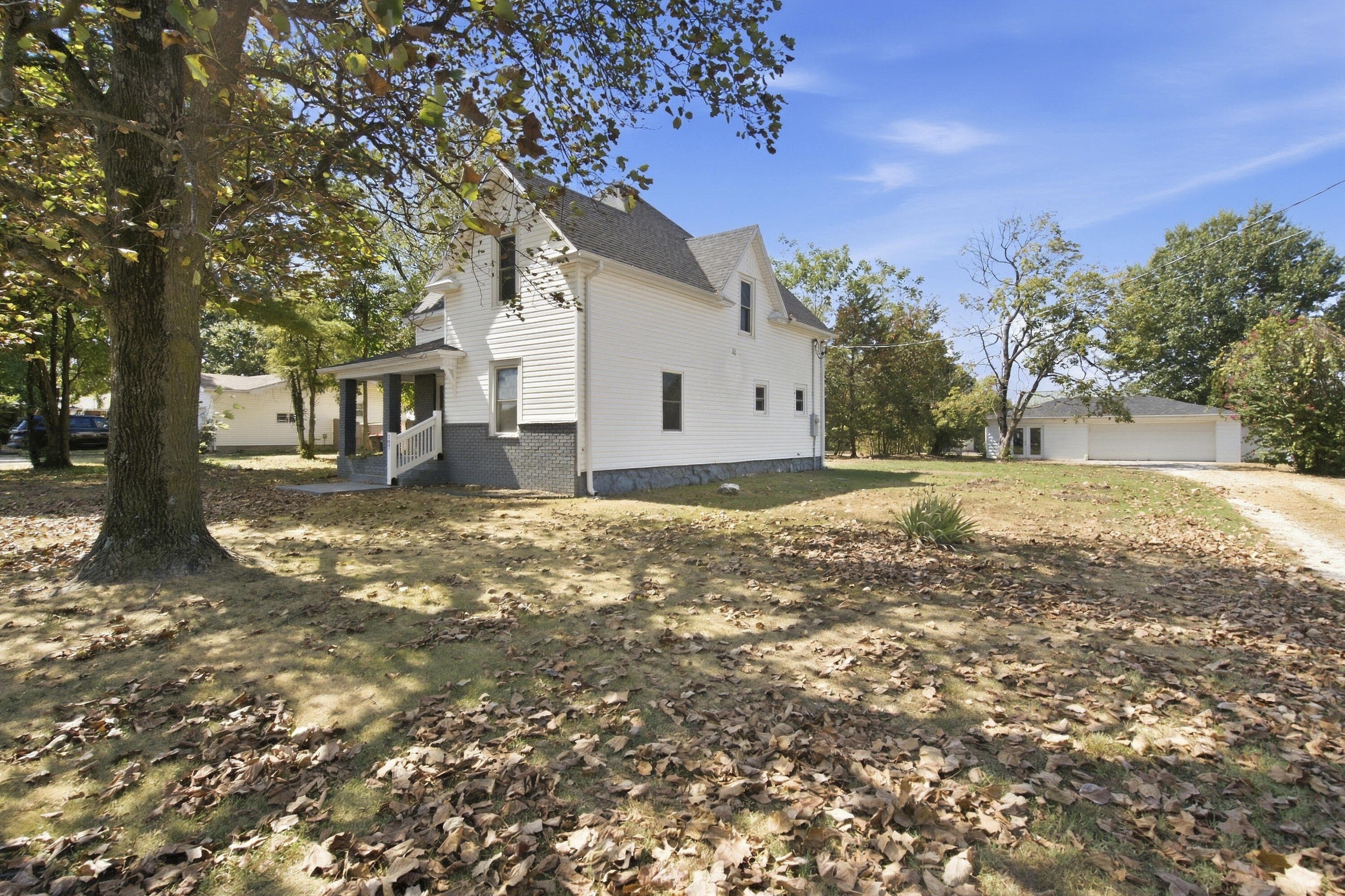 Photo 3 - Residential for sale – 107 N Public Avenue  Clever, MO