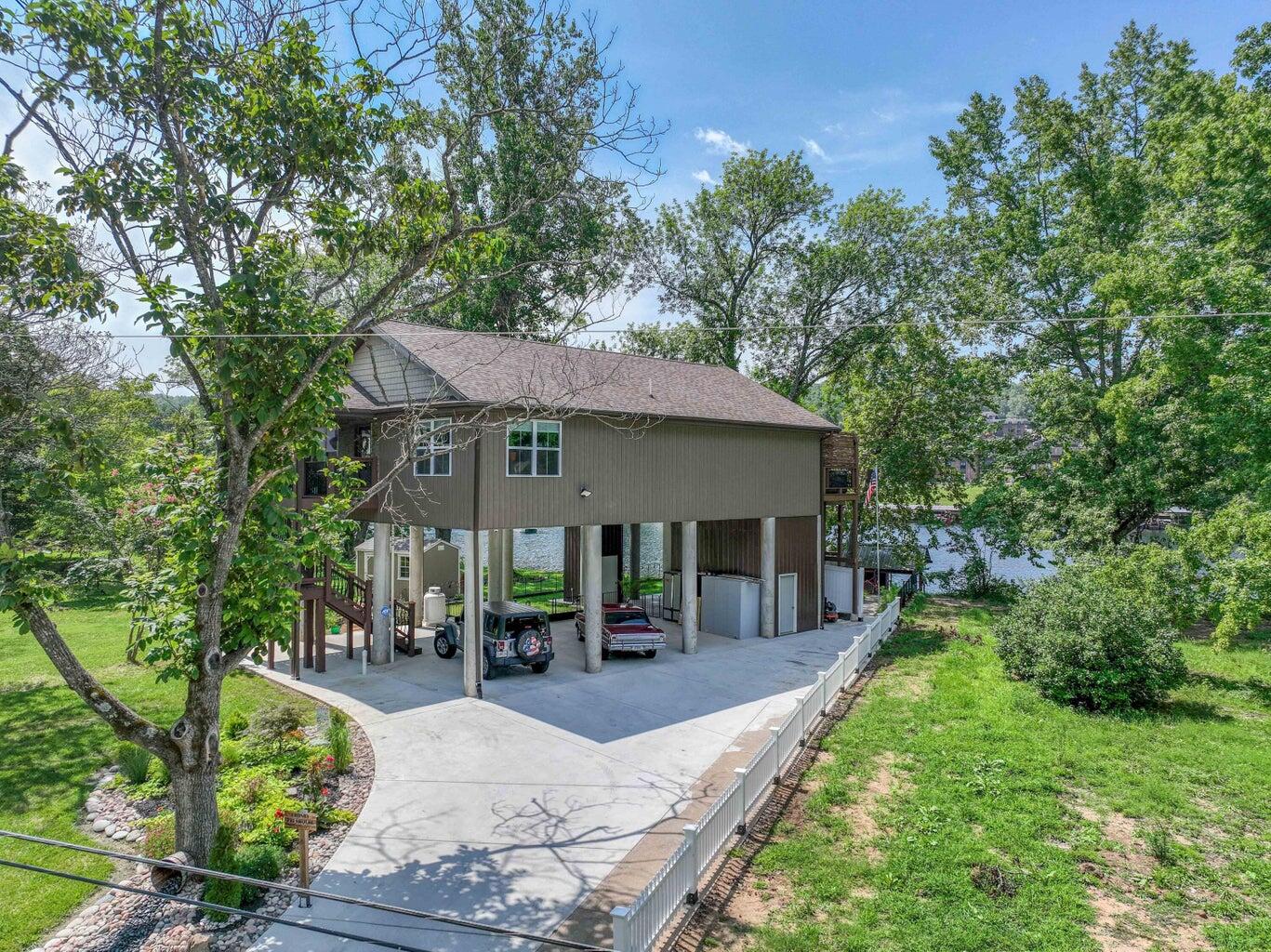Photo 3 - Residential for sale – 806  Sunset Road  Branson, MO