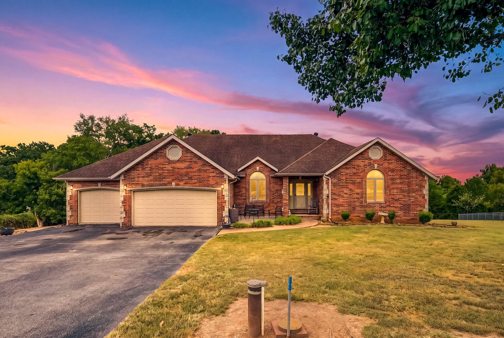 Photo 2 - Residential for sale – 1818 W Country Hill Lane  Nixa, MO