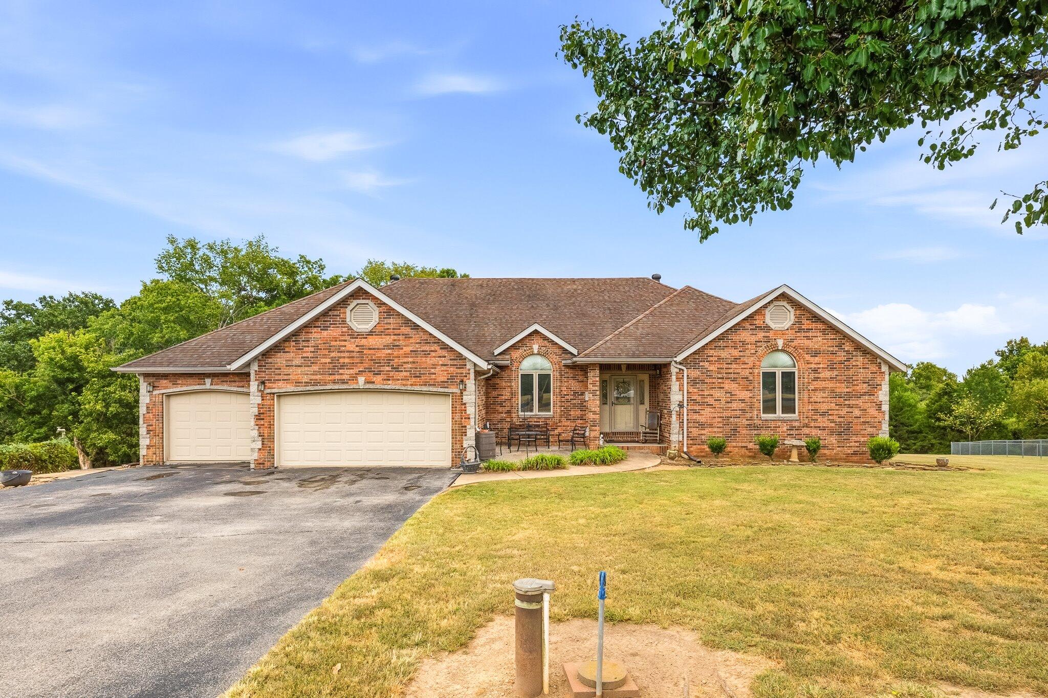 Photo 3 - Residential for sale – 1818 W Country Hill Lane  Nixa, MO