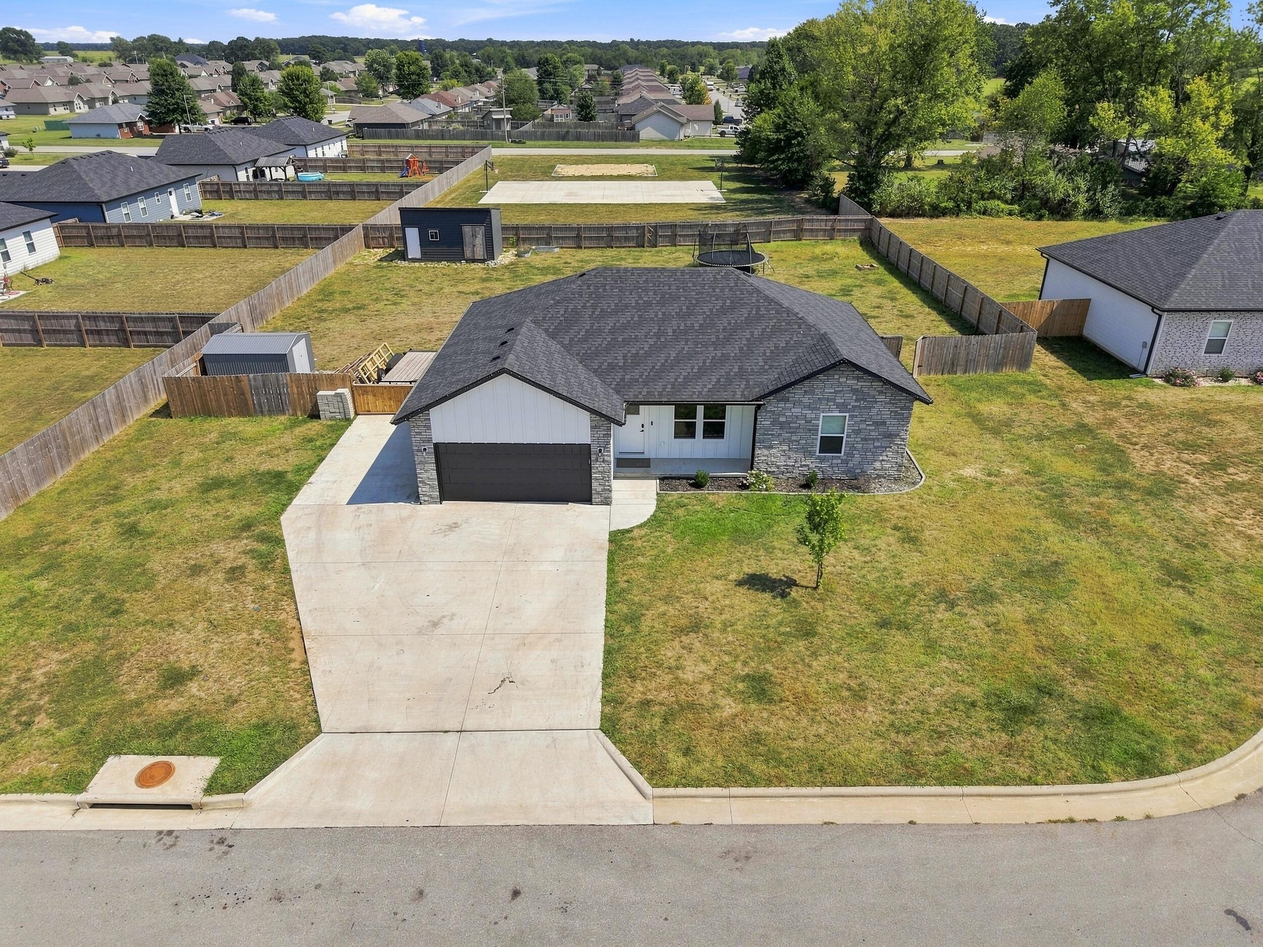 Photo 3 - Residential for sale – 912  Dishman Circle  Rogersville, MO