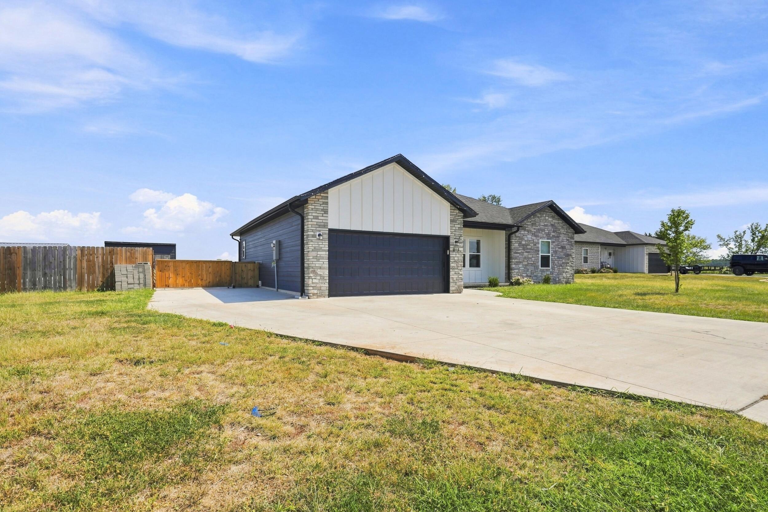 Photo 4 - Residential for sale – 912  Dishman Circle  Rogersville, MO