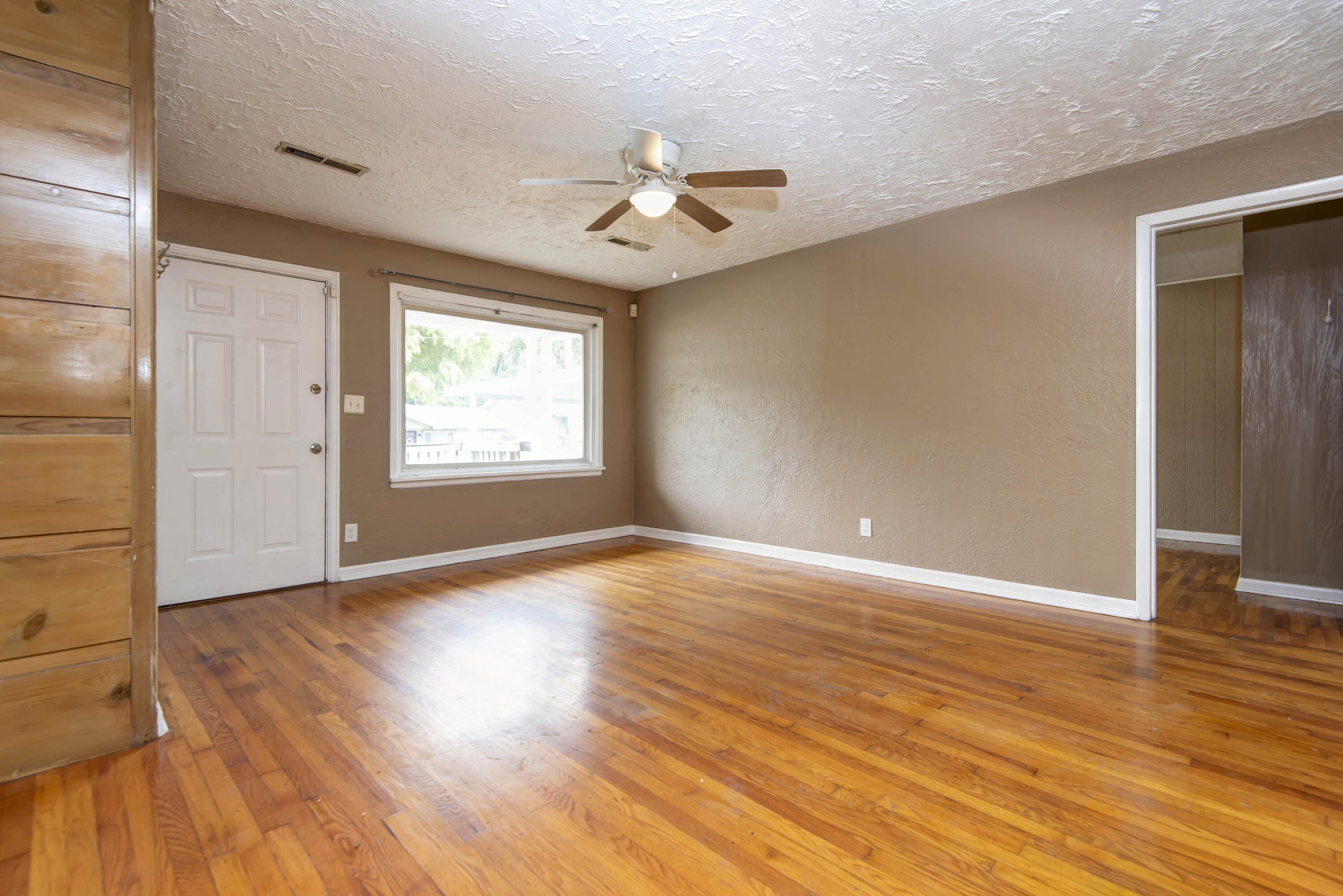 Photo 3 - Residential for sale – 1610 E Cairo Street  Springfield, MO