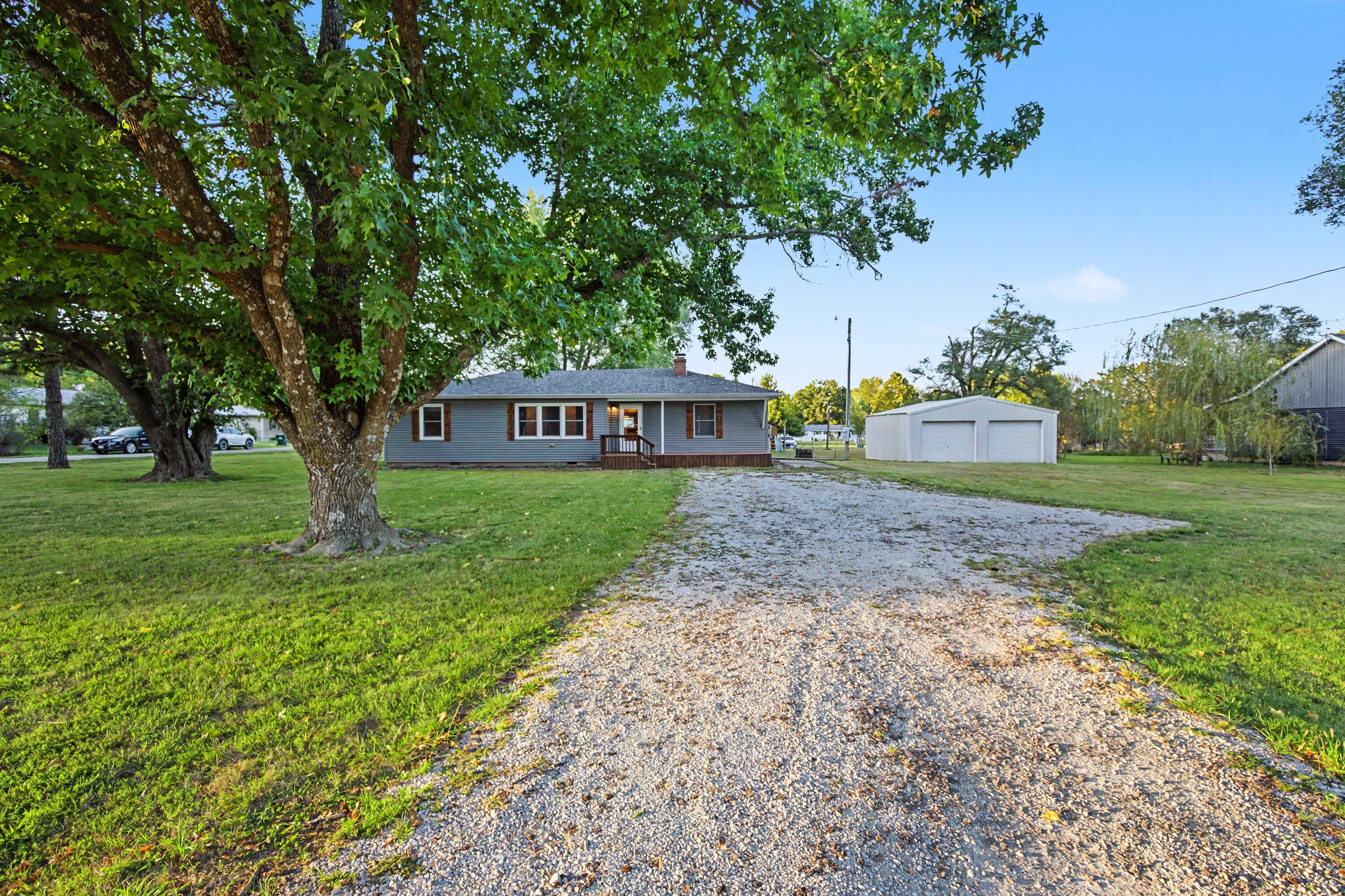 Photo 24 - Residential for sale – 1001 E Airport Road  El Dorado Springs, MO