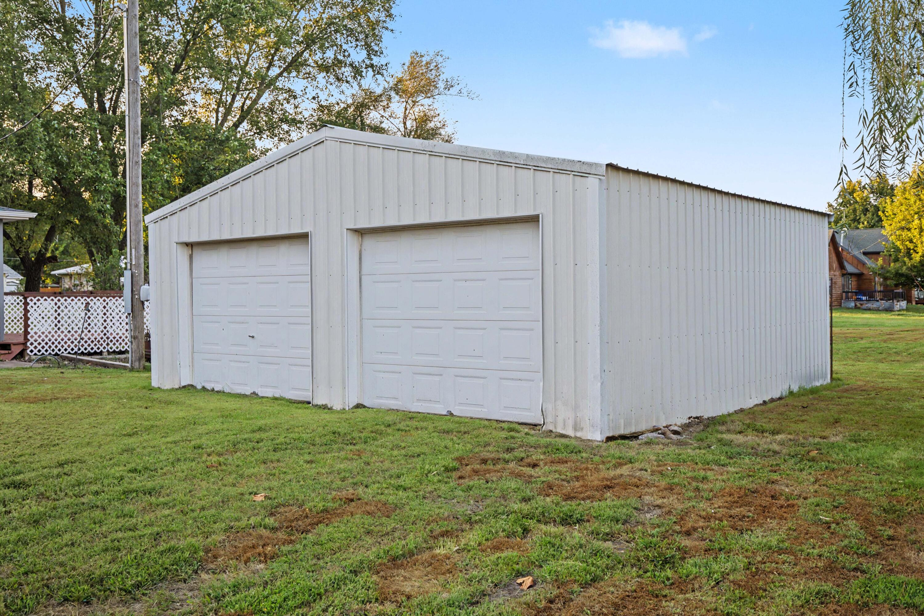 Photo 27 - Residential for sale – 1001 E Airport Road  El Dorado Springs, MO
