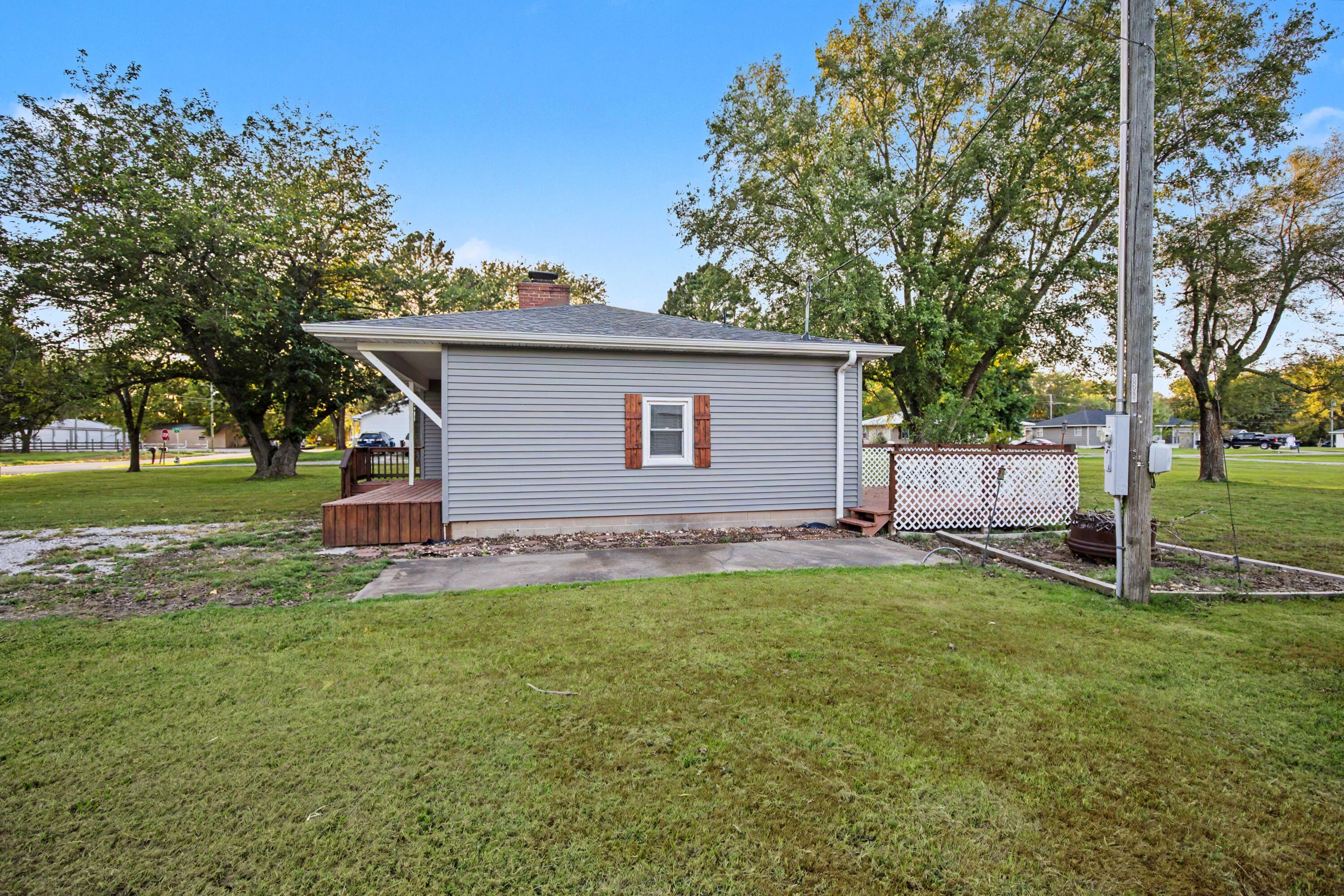Photo 9 - Residential for sale – 1001 E Airport Road  El Dorado Springs, MO