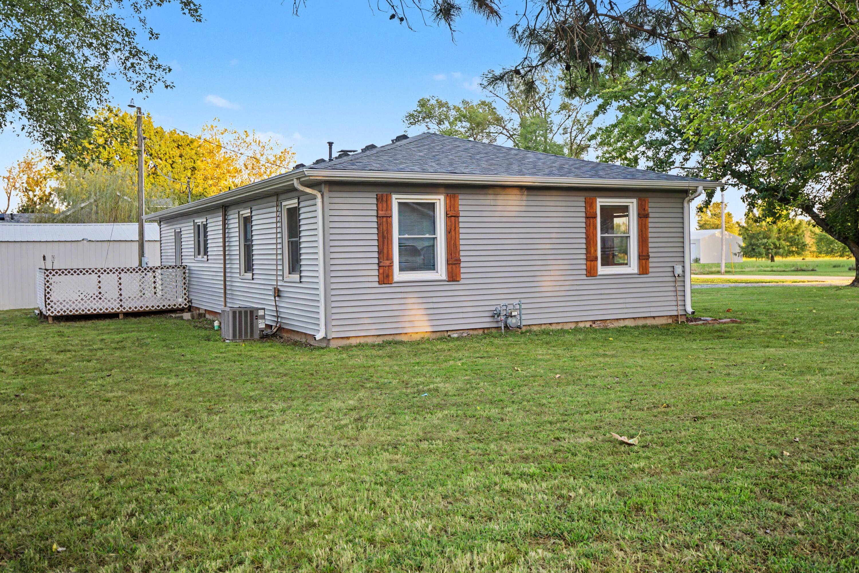 Photo 10 - Residential for sale – 1001 E Airport Road  El Dorado Springs, MO