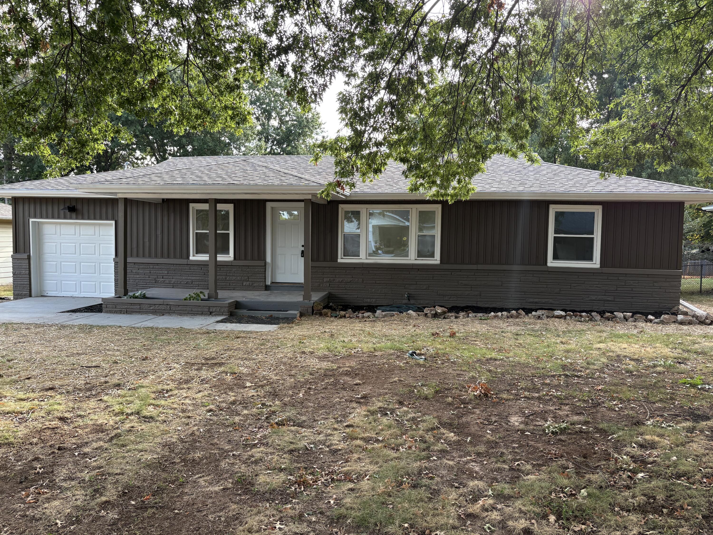Photo 2 - Residential for sale – 1732 S Lancaster   Springfield, MO
