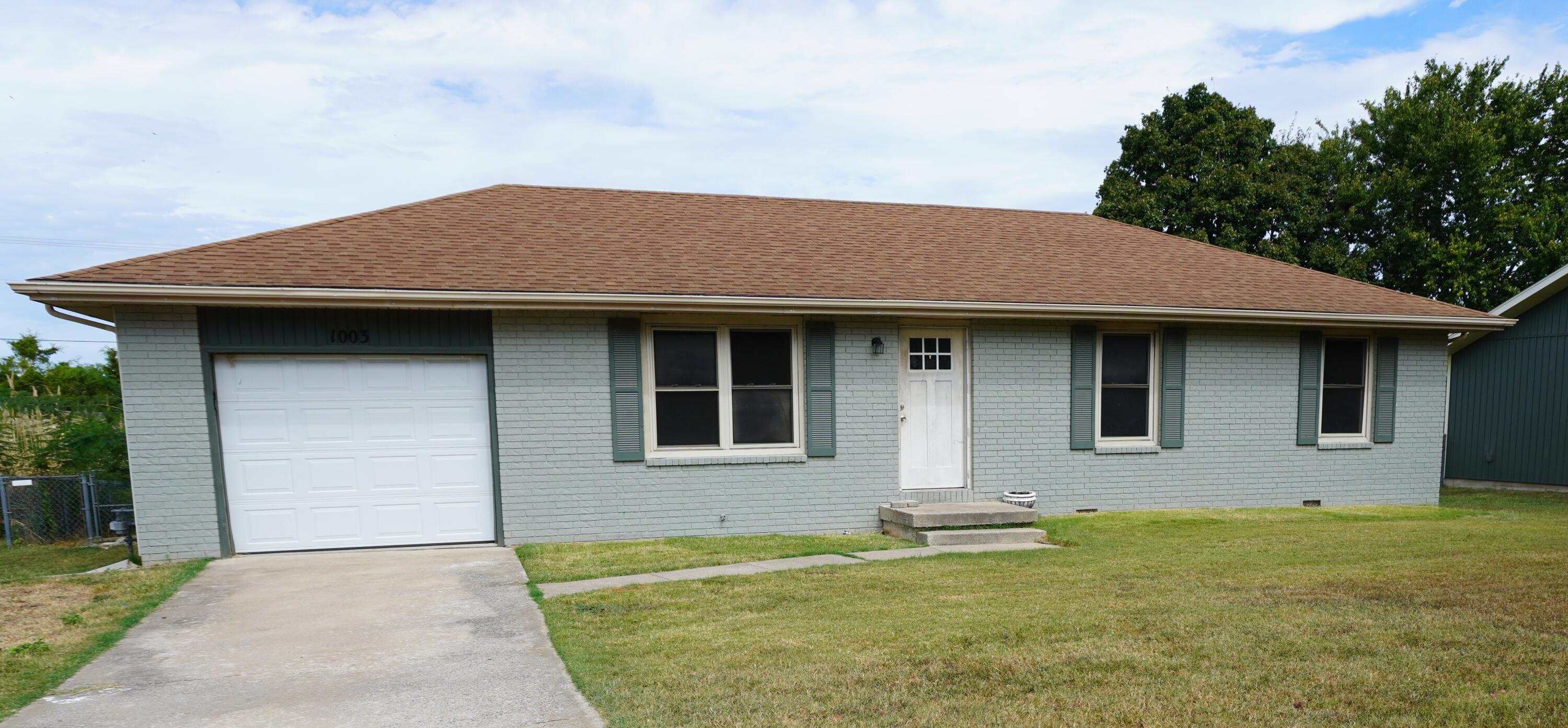 Photo 2 - Residential for sale – 1003 E Parkview Street  Ozark, MO