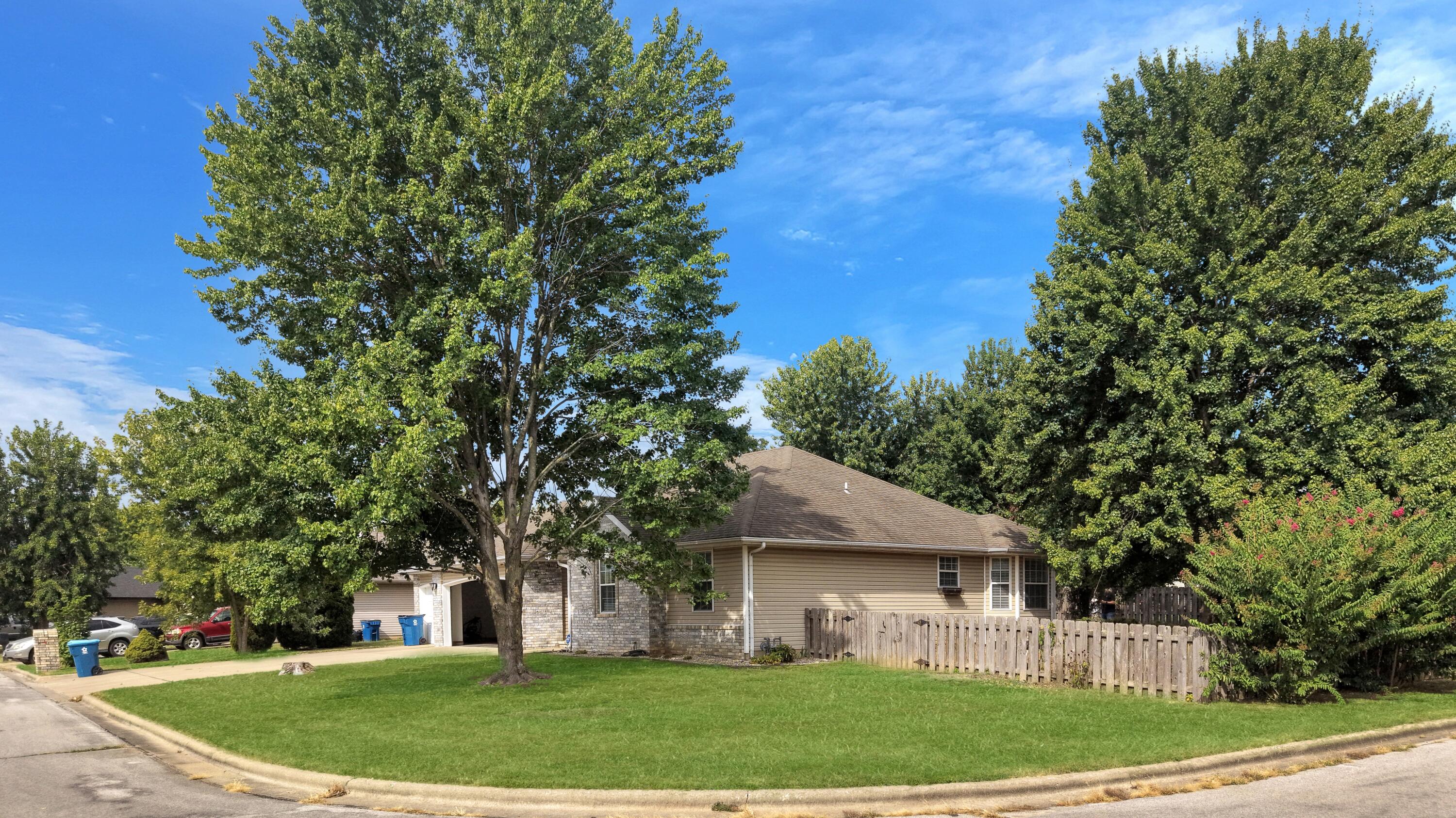 Photo 4 - Residential for sale – 4833 N Kensington Drive  Ozark, MO