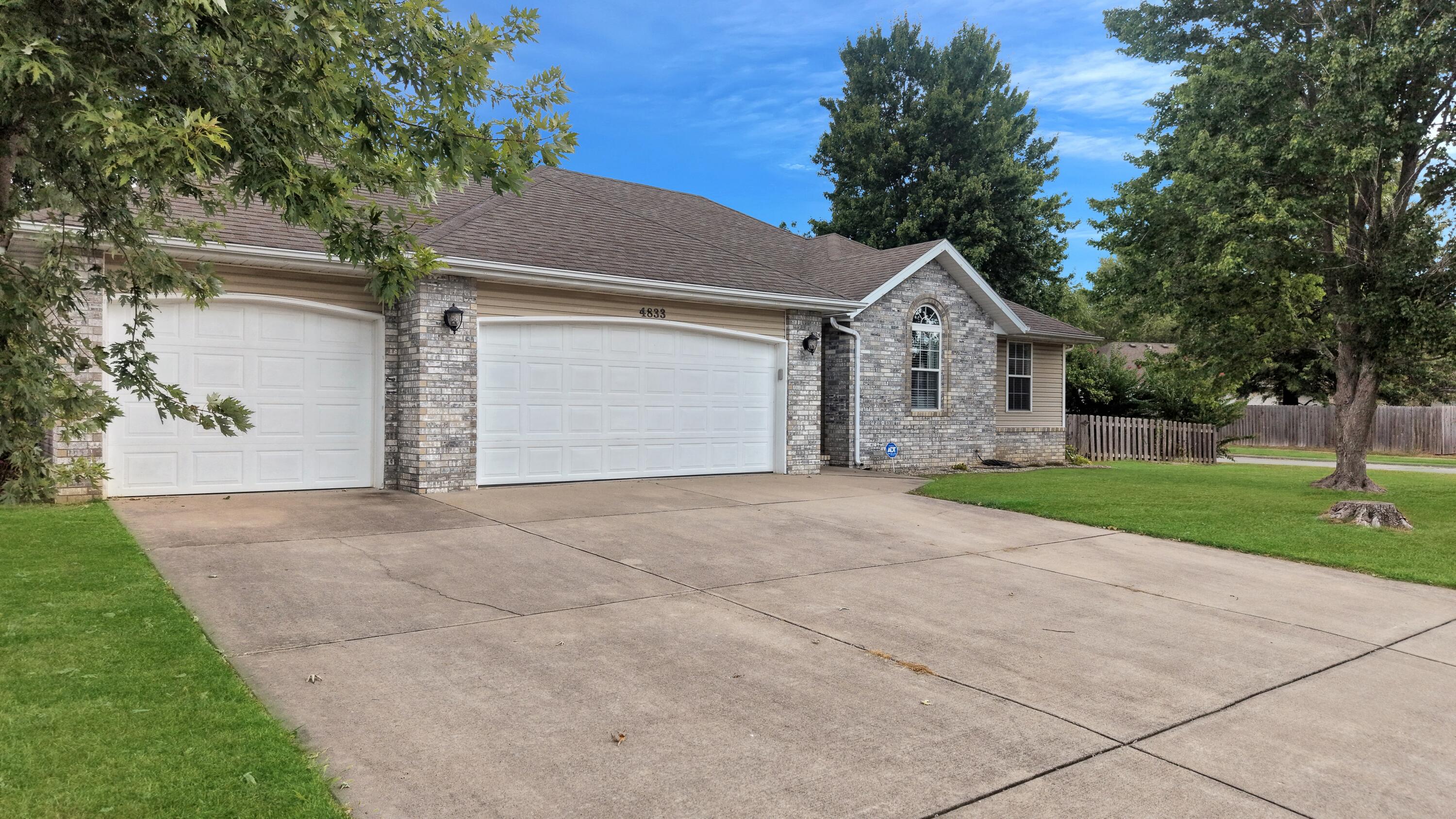 Photo 3 - Residential for sale – 4833 N Kensington Drive  Ozark, MO