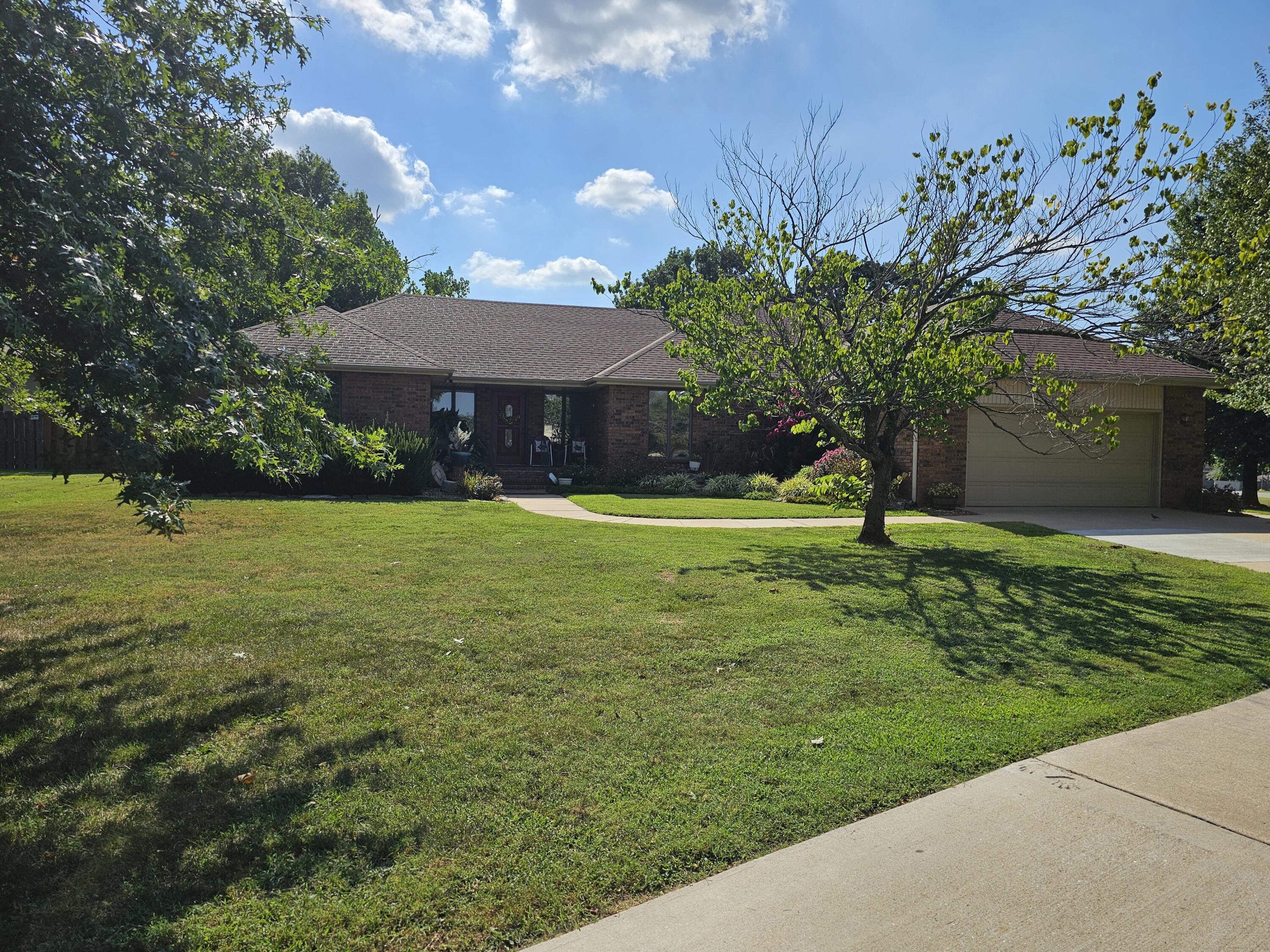 Photo 2 - Residential for sale – 315 N Old Wilderness Road  Nixa, MO