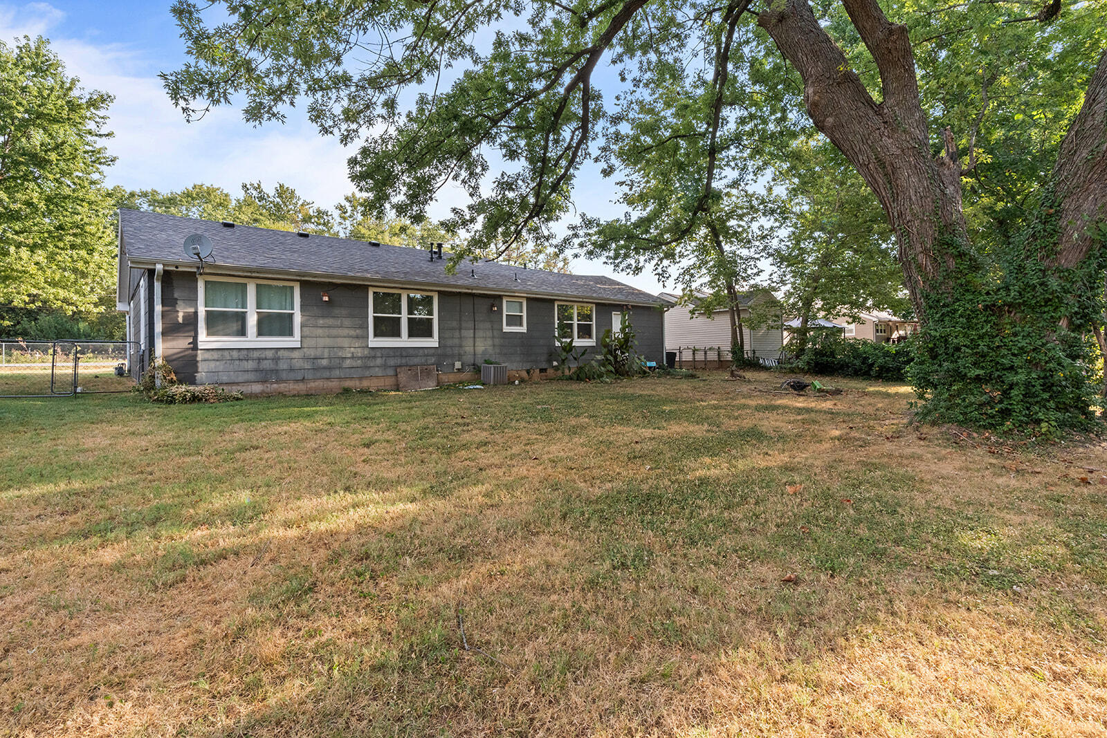 Photo 19 - Residential for sale – 630 W Broadmoor Street  Springfield, MO