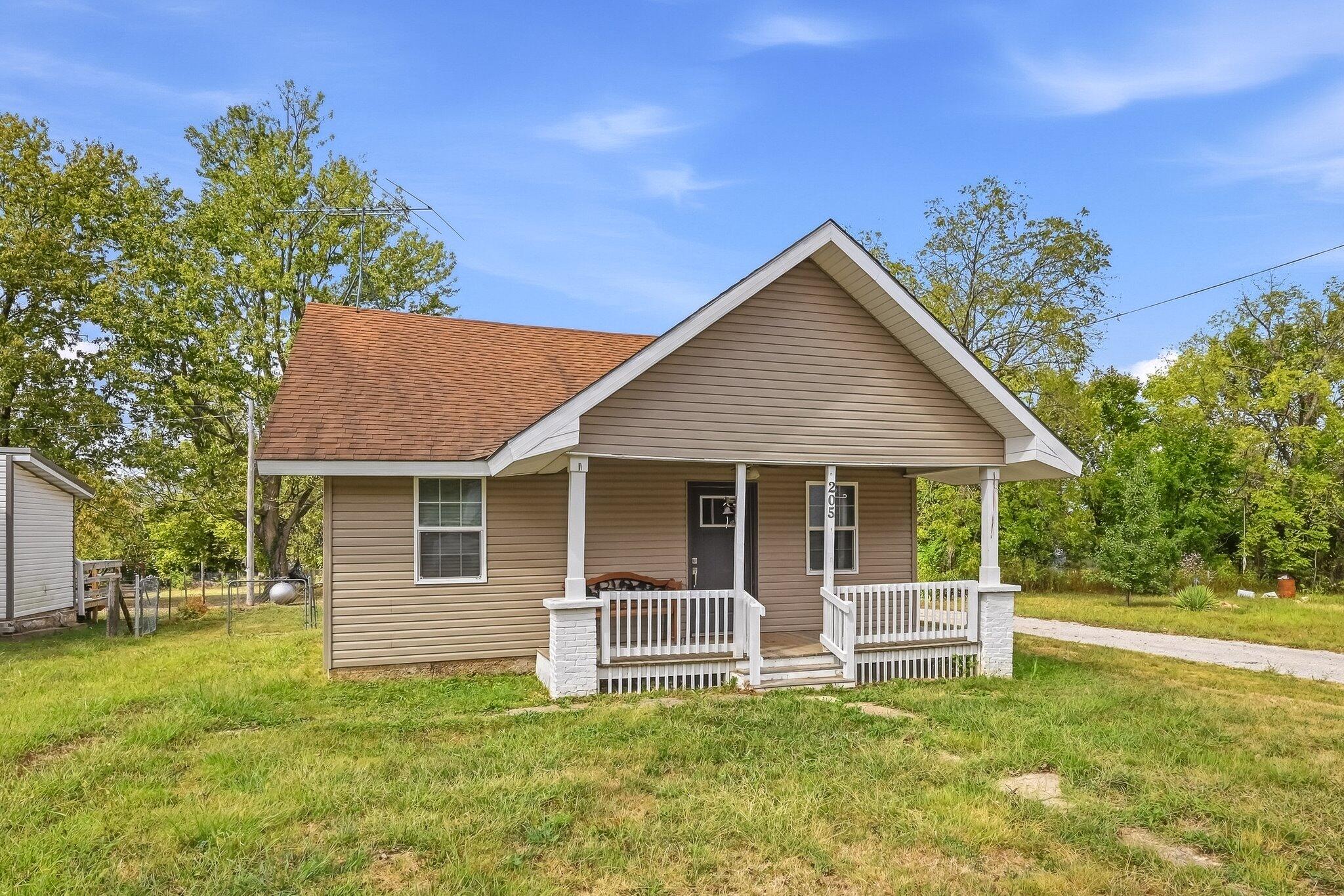 Photo 3 - Residential for sale – 205 N Porter Avenue  Conway, MO