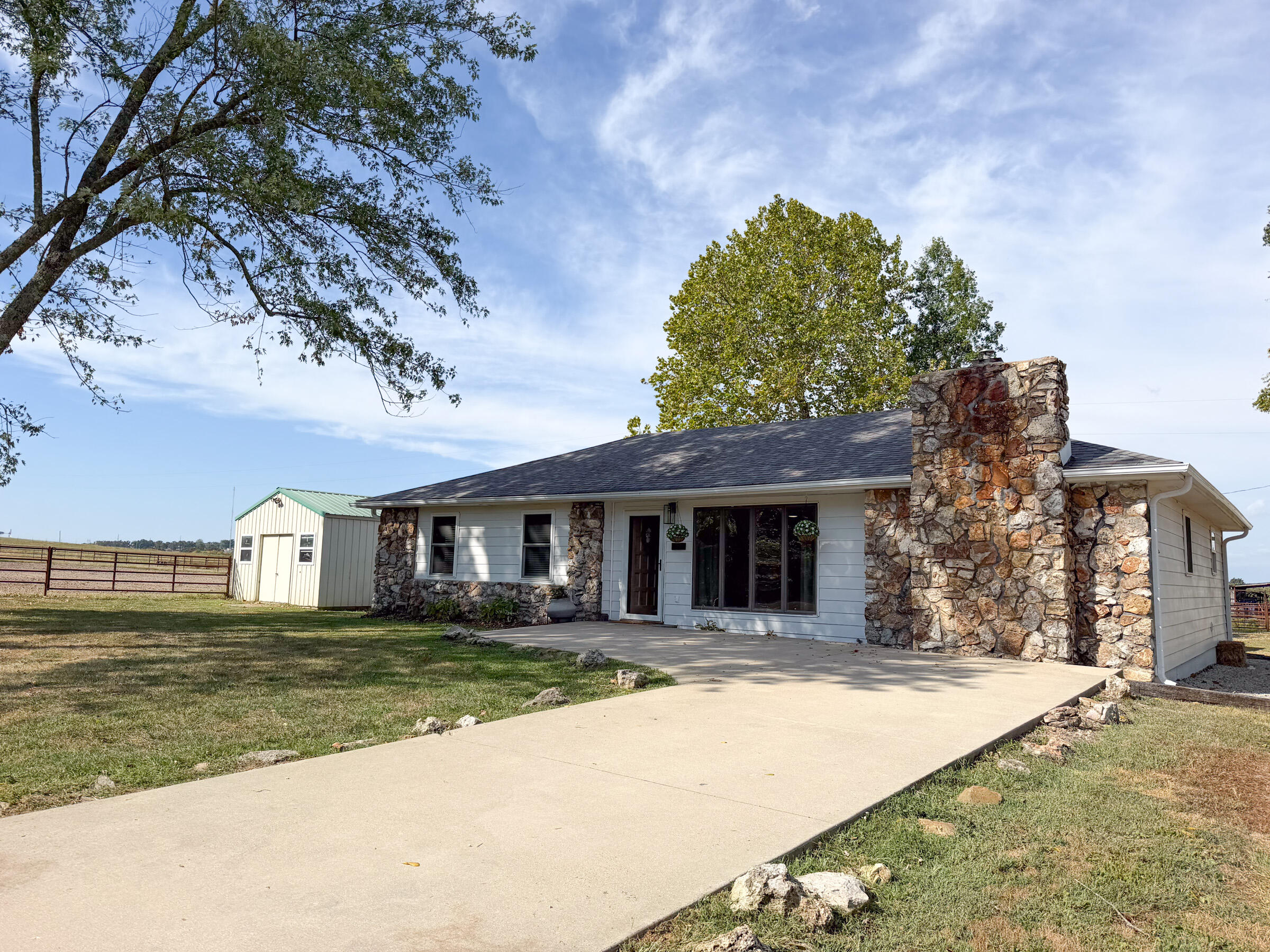 Farm for sale – 1869  Wall Road  Mountain Grove, MO