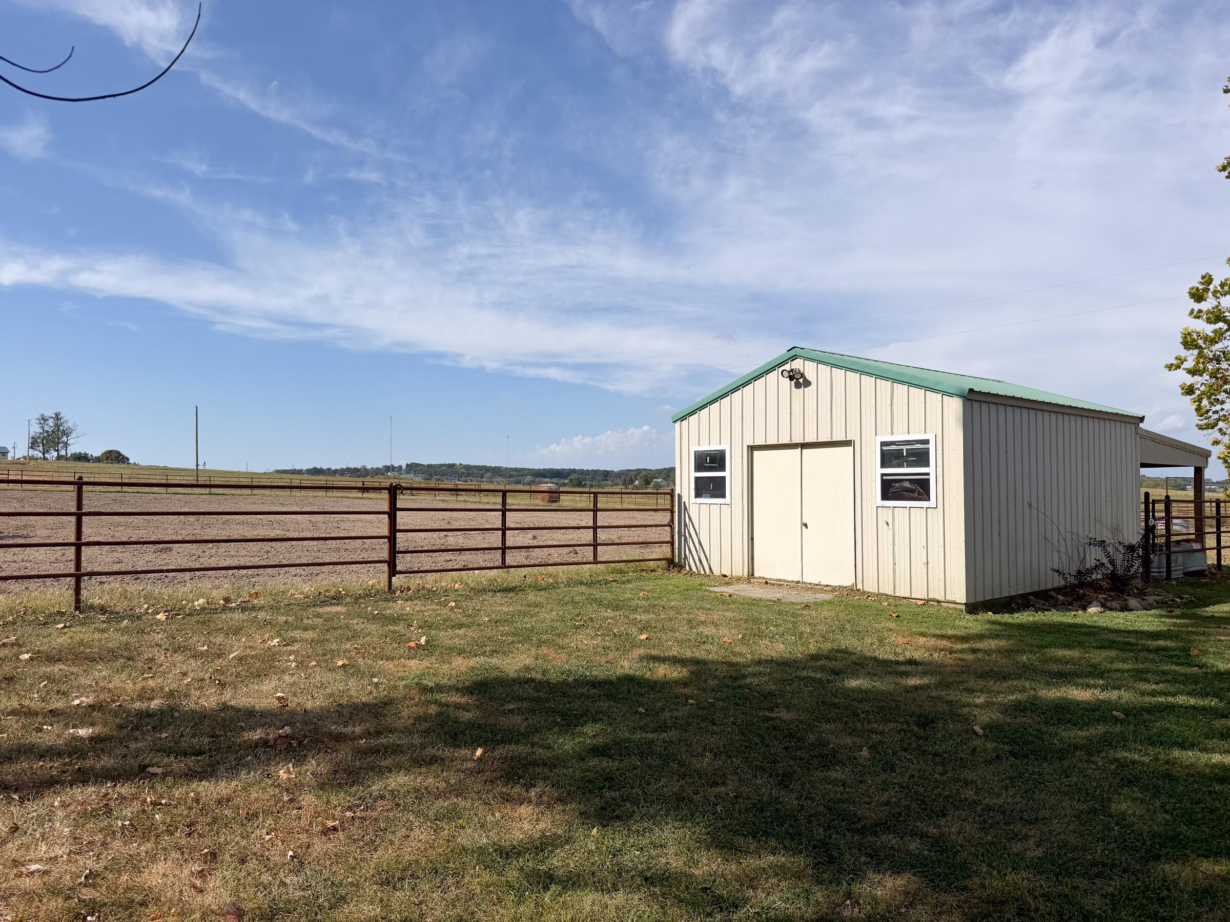 Photo 2 - Farm for sale – 1869  Wall Road  Mountain Grove, MO