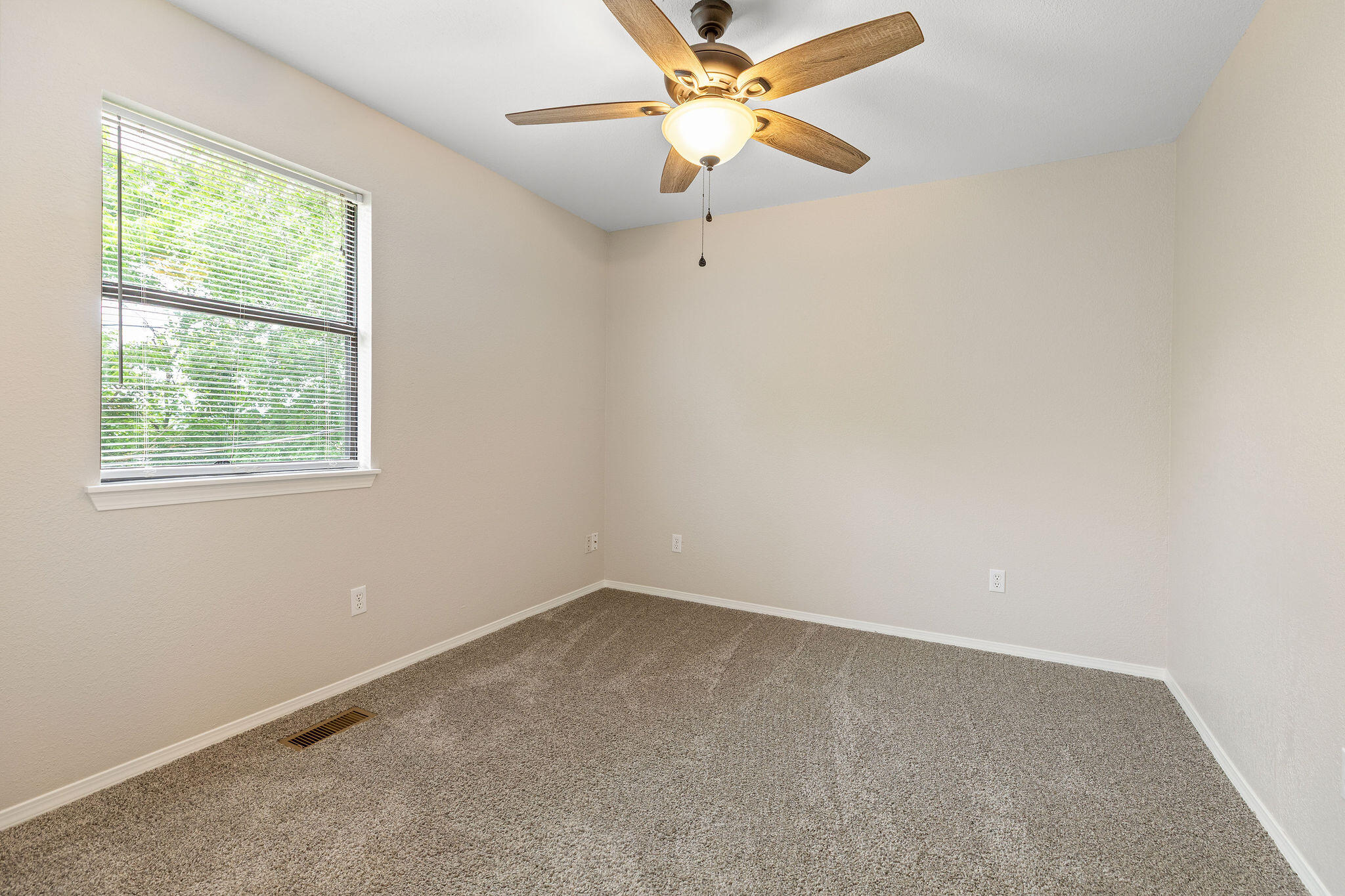 Photo 18 - Residential for sale – 317-347  Hawthorne Street  Hollister, MO