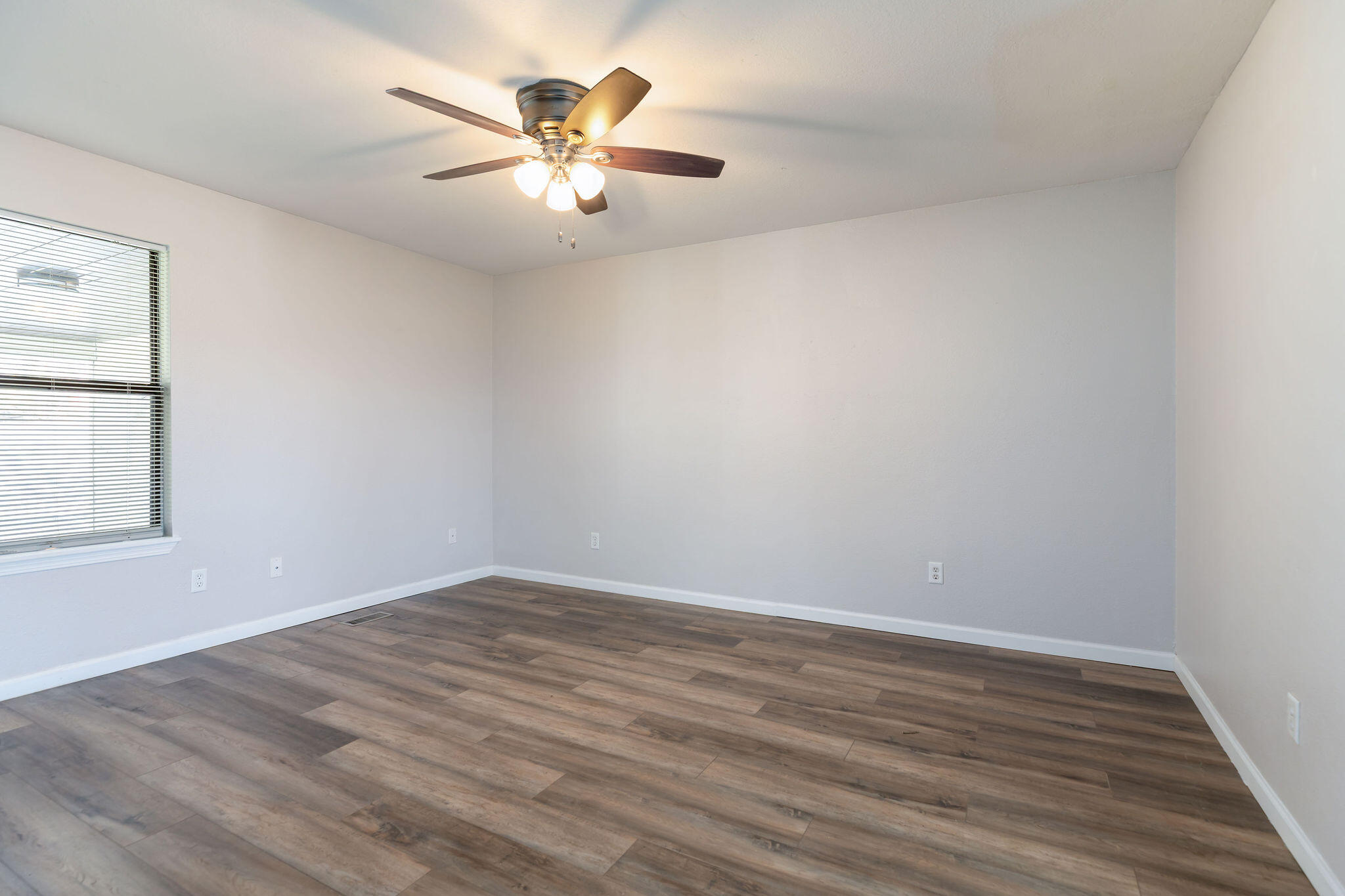 Photo 34 - Residential for sale – 317-347  Hawthorne Street  Hollister, MO