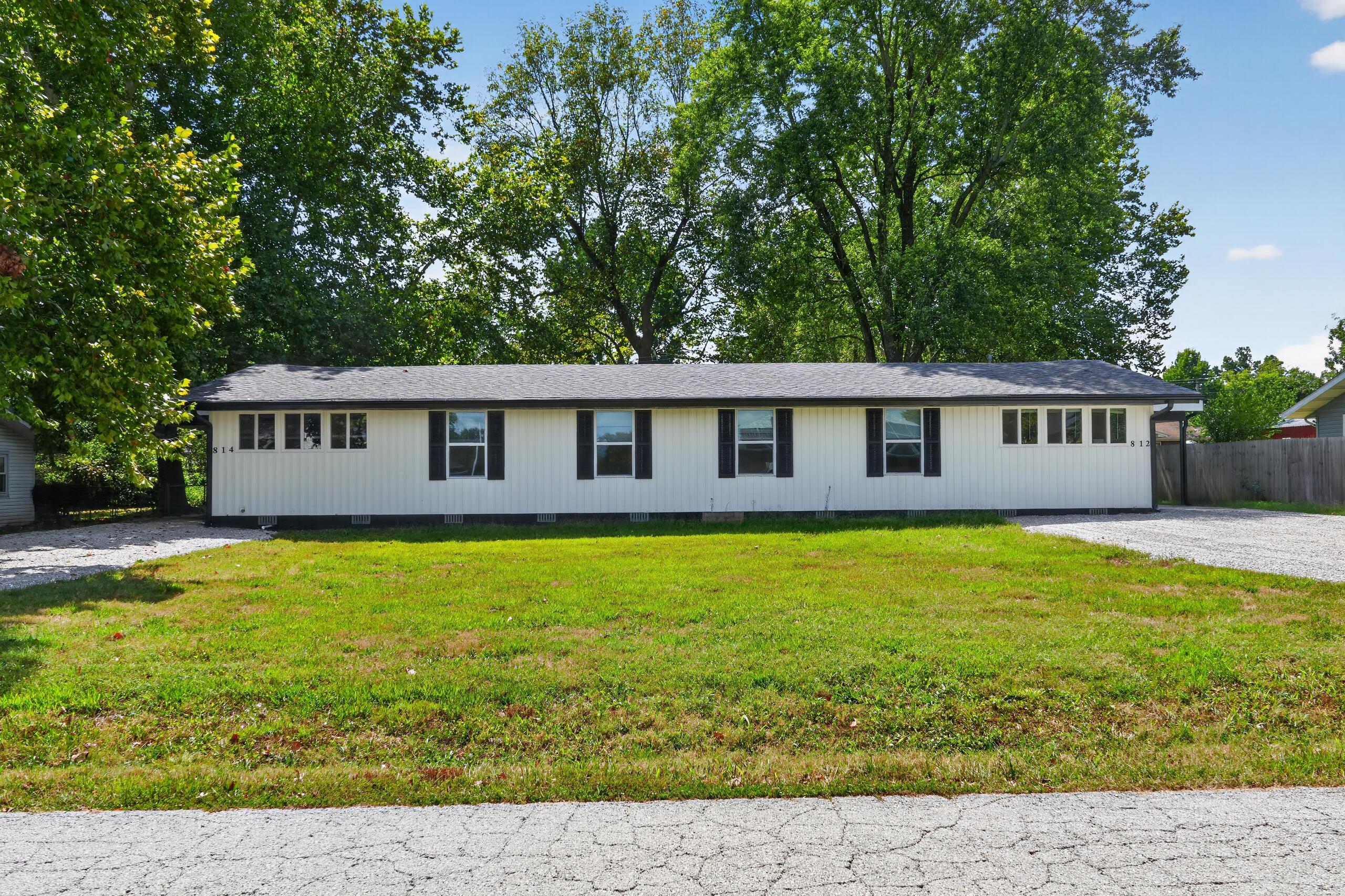 Residential Income for sale – 812 E Lindon Street  Bolivar, MO
