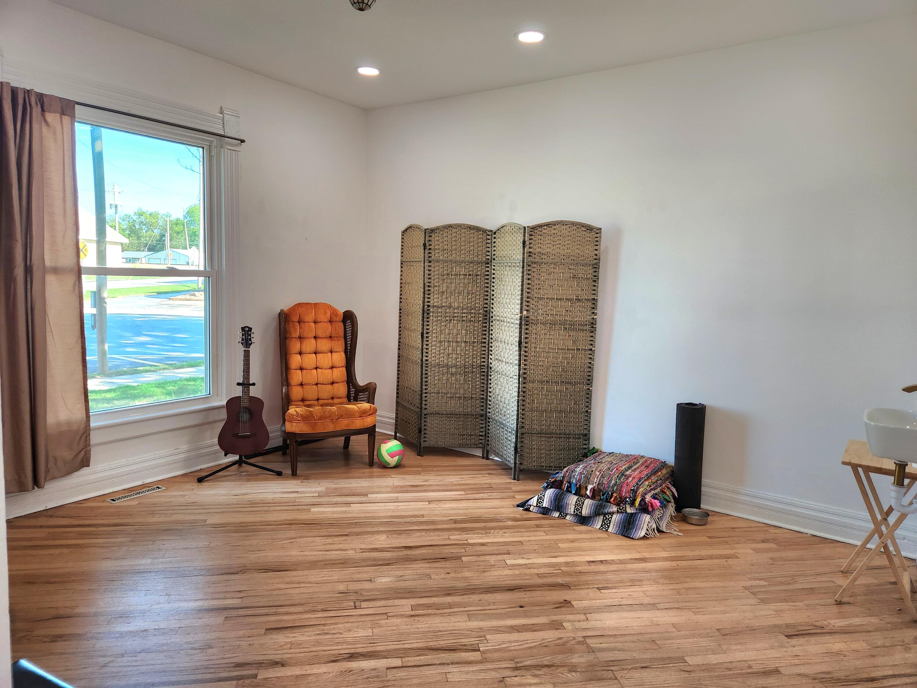 Photo 5 - Commercial Sale for sale – 1418  Cherokee Avenue  Seneca, MO