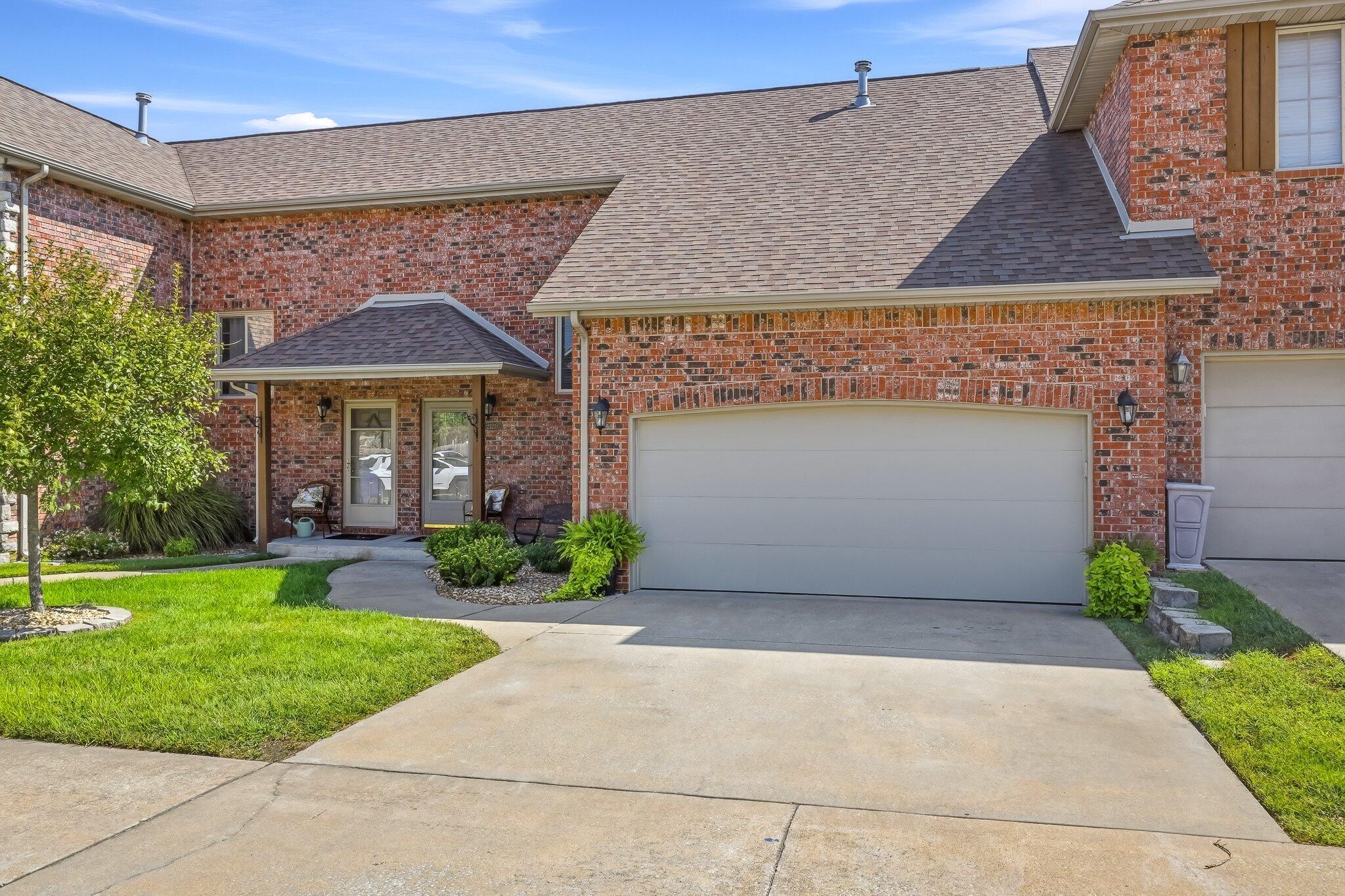 Photo 2 - Residential for sale – 2327 W Chesterfield Boulevard  Springfield, MO