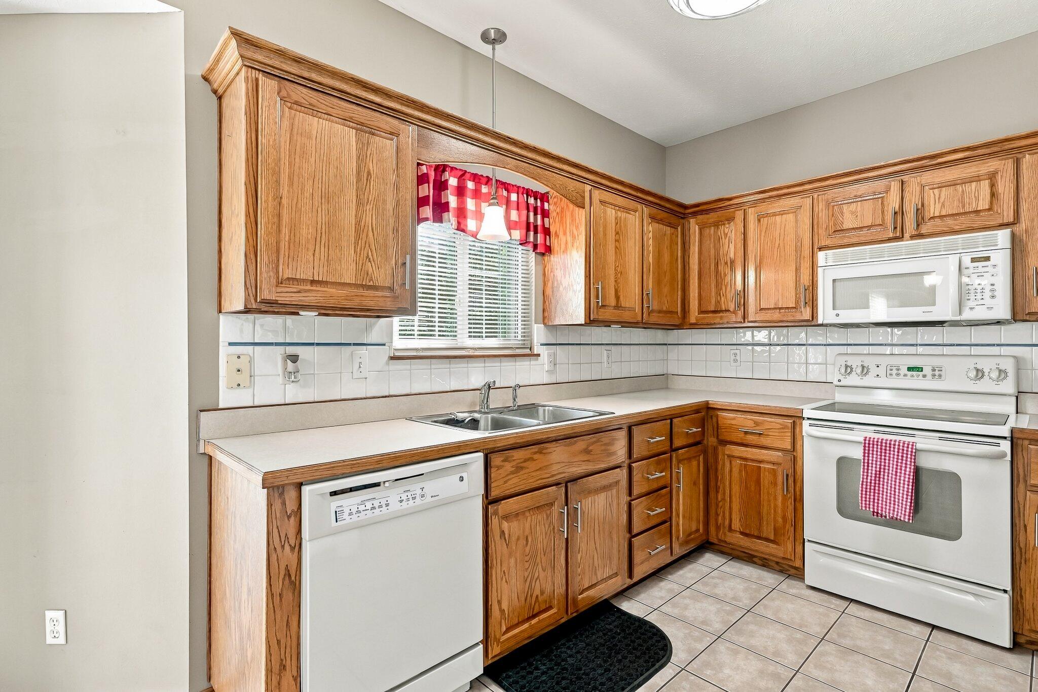 Photo 9 - Residential for sale – 2327 W Chesterfield Boulevard  Springfield, MO