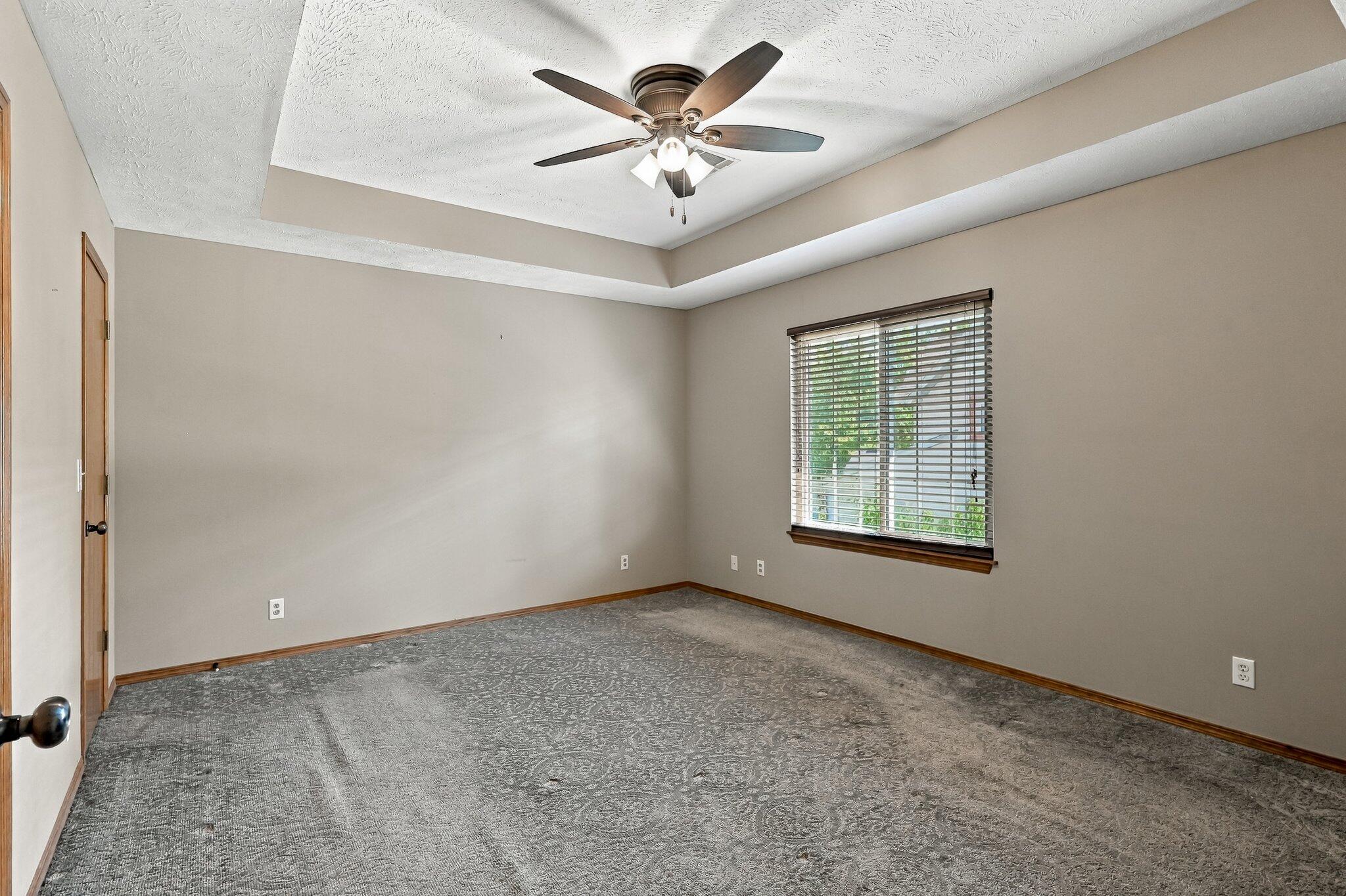 Photo 14 - Residential for sale – 2327 W Chesterfield Boulevard  Springfield, MO