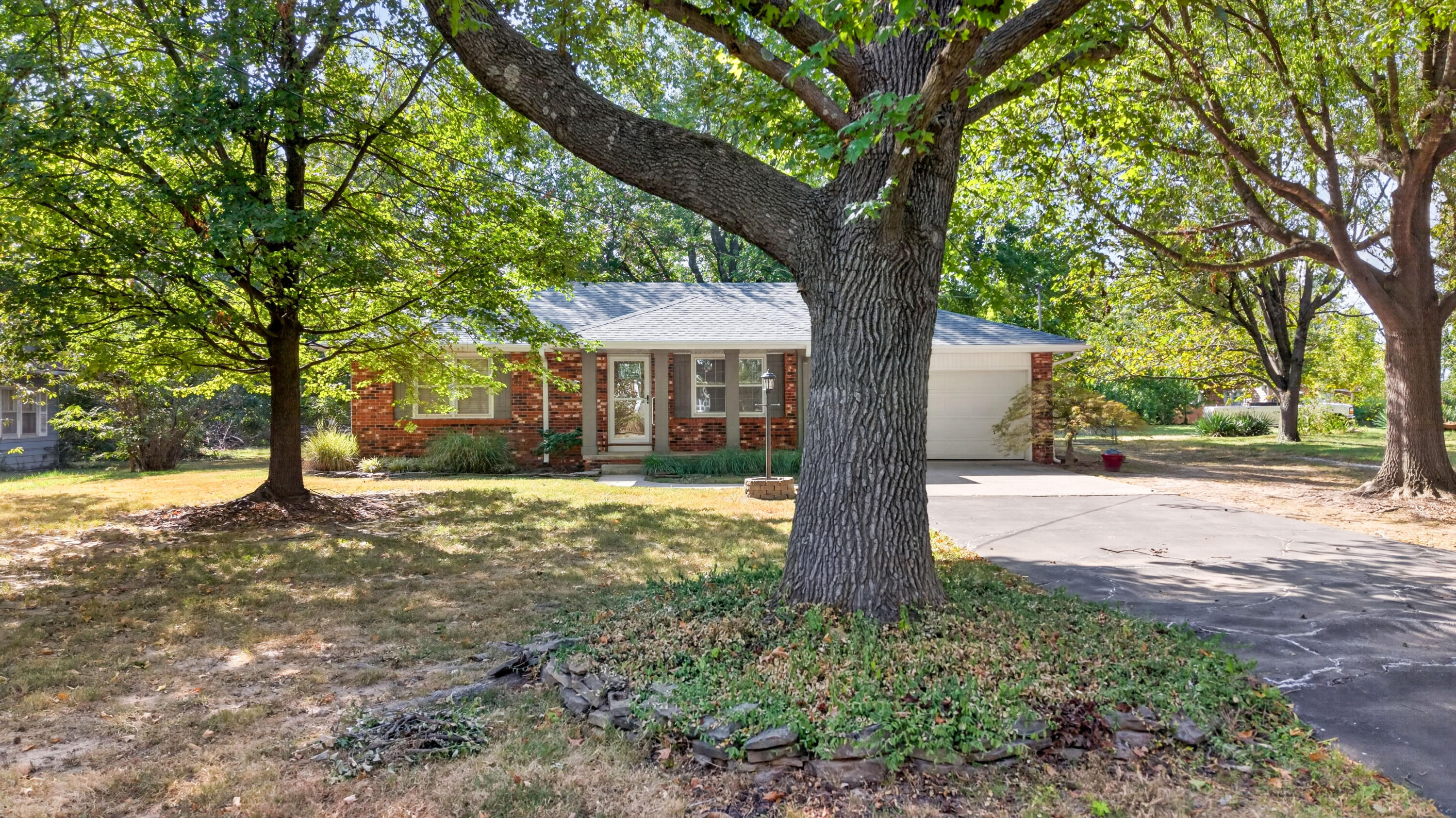 Photo 2 - Residential for sale – 2829 N Oakland Avenue  Springfield, MO